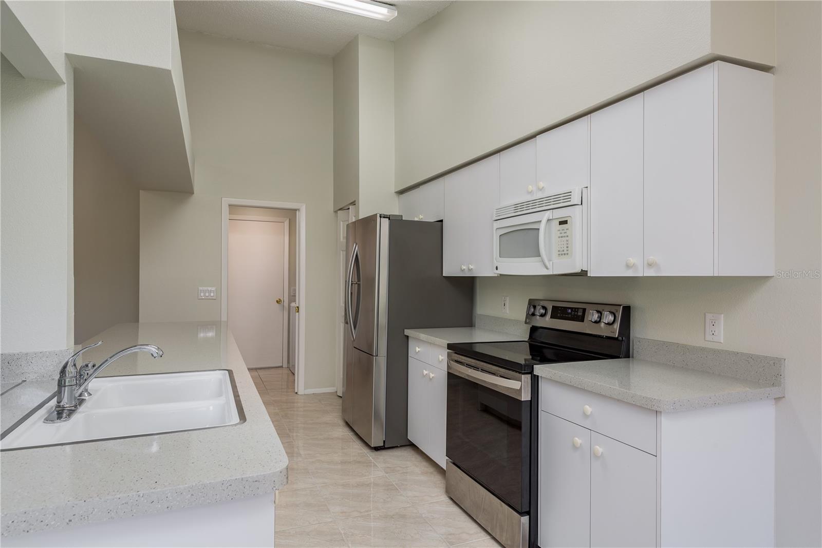 Image 14 of 38 For 5931 Precious View Court