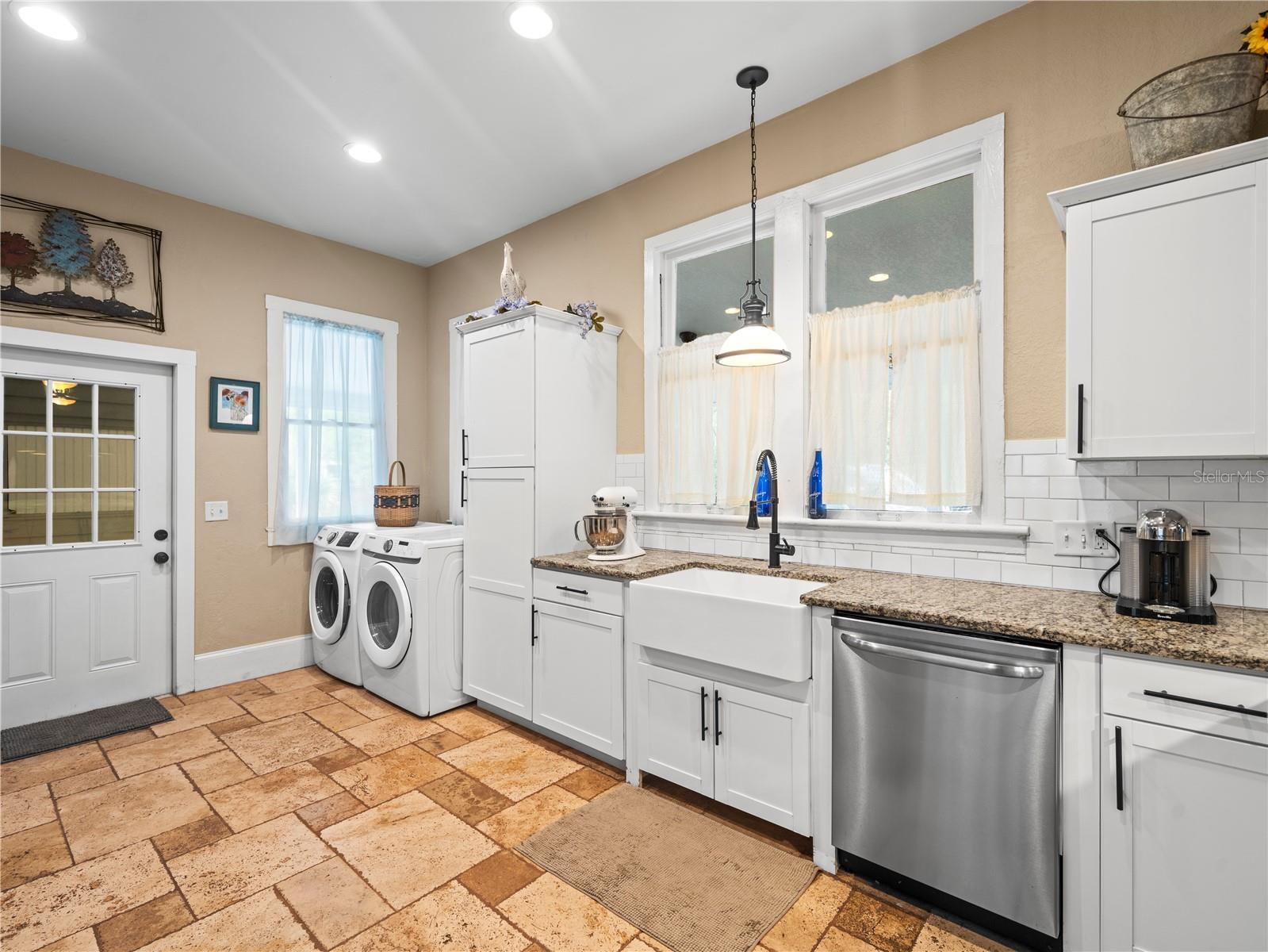 Image 10 of 83 For 606 Howell Avenue