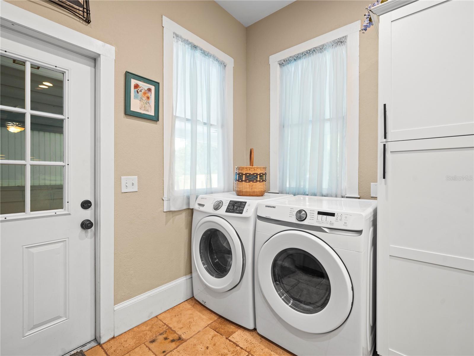 Image 16 of 83 For 606 Howell Avenue