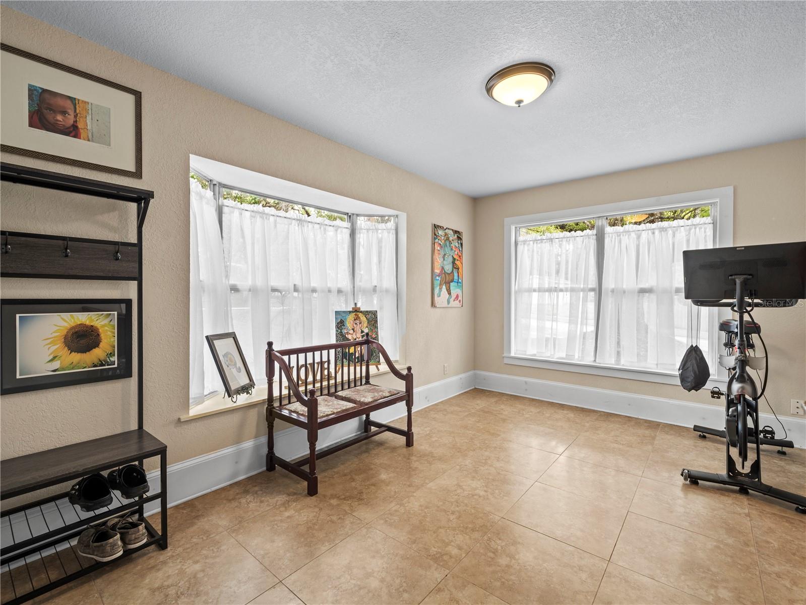 Image 29 of 83 For 606 Howell Avenue