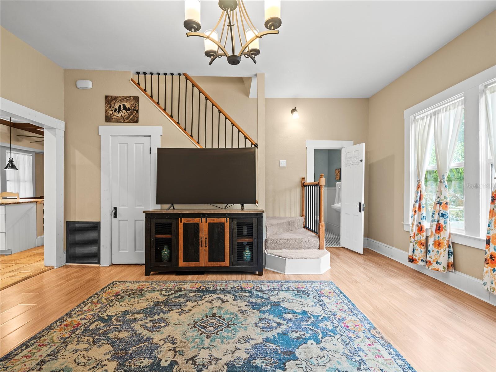 Image 46 of 83 For 606 Howell Avenue