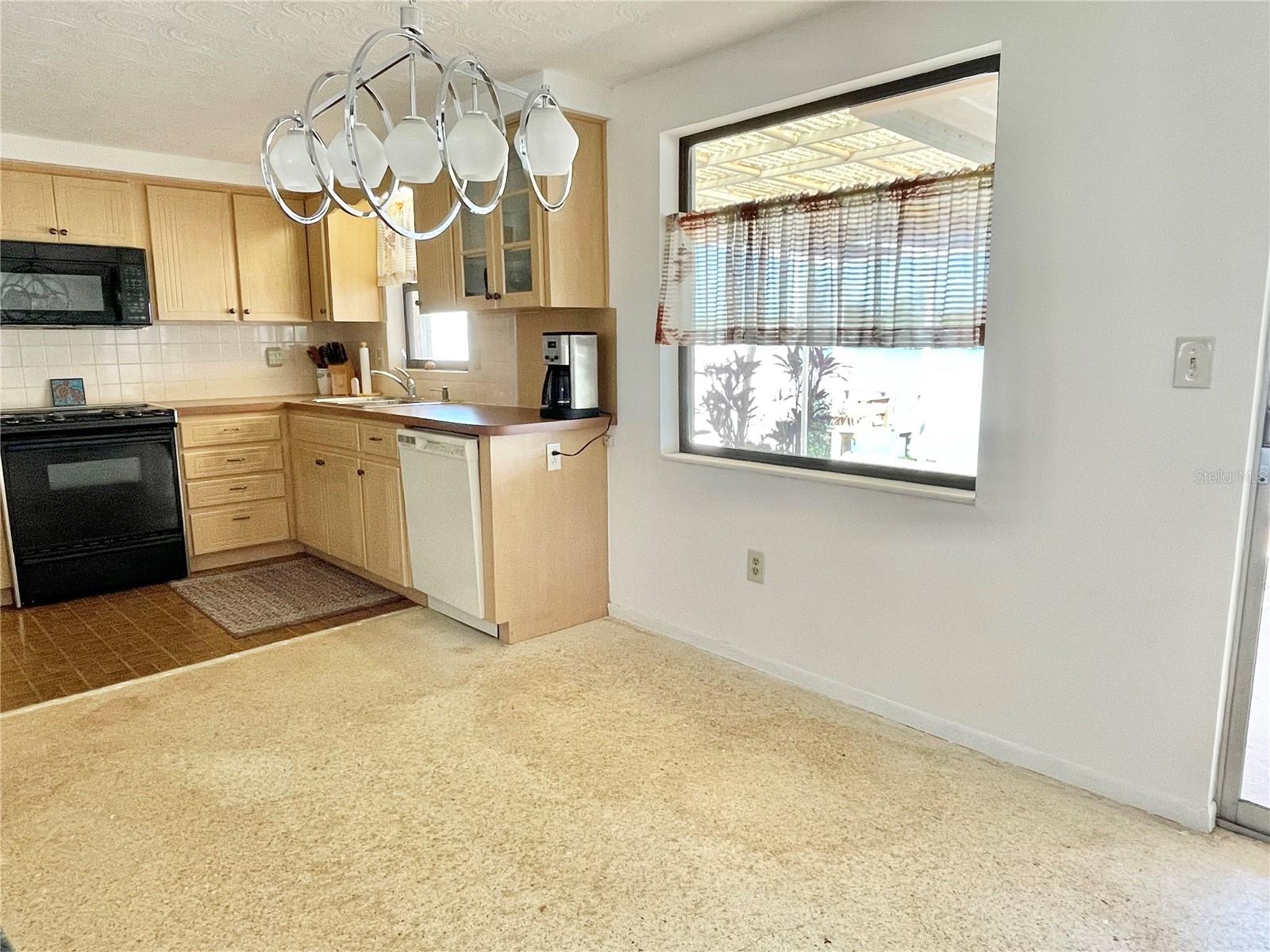Listing photo id 8 for 4333 Baden Drive