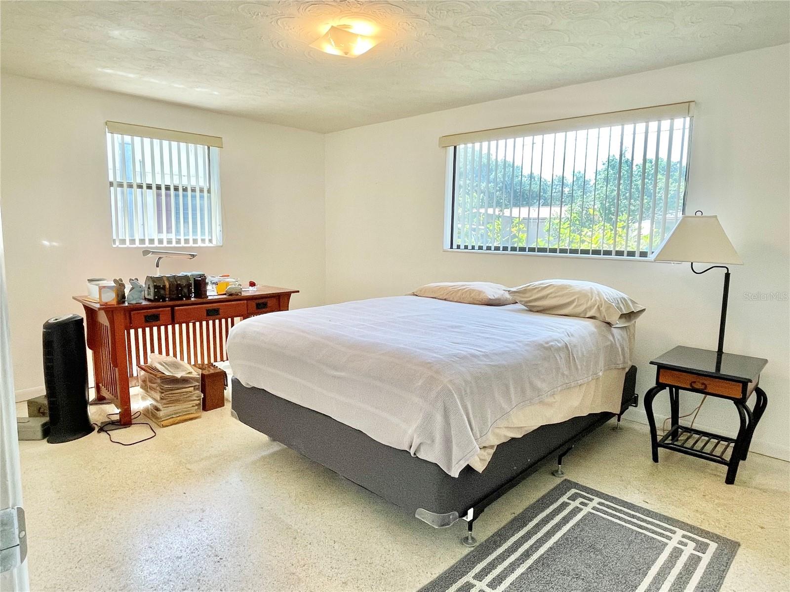 Listing photo id 10 for 4333 Baden Drive