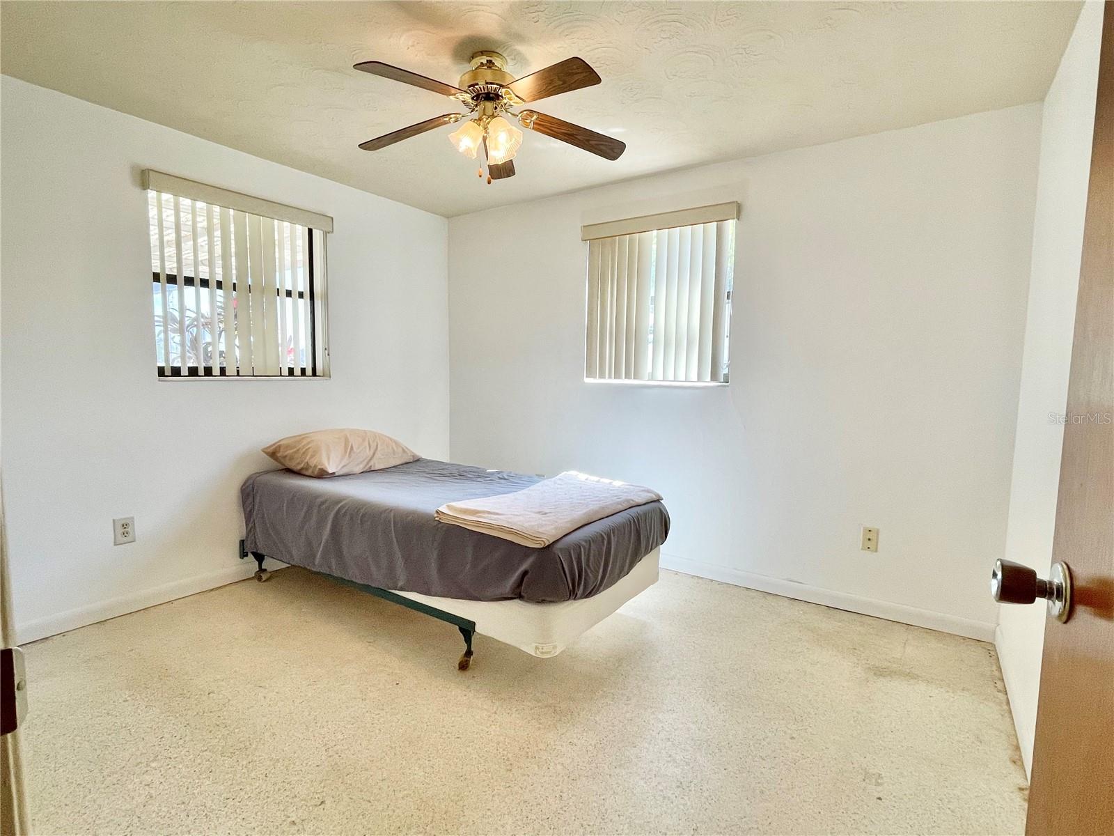Listing photo id 12 for 4333 Baden Drive