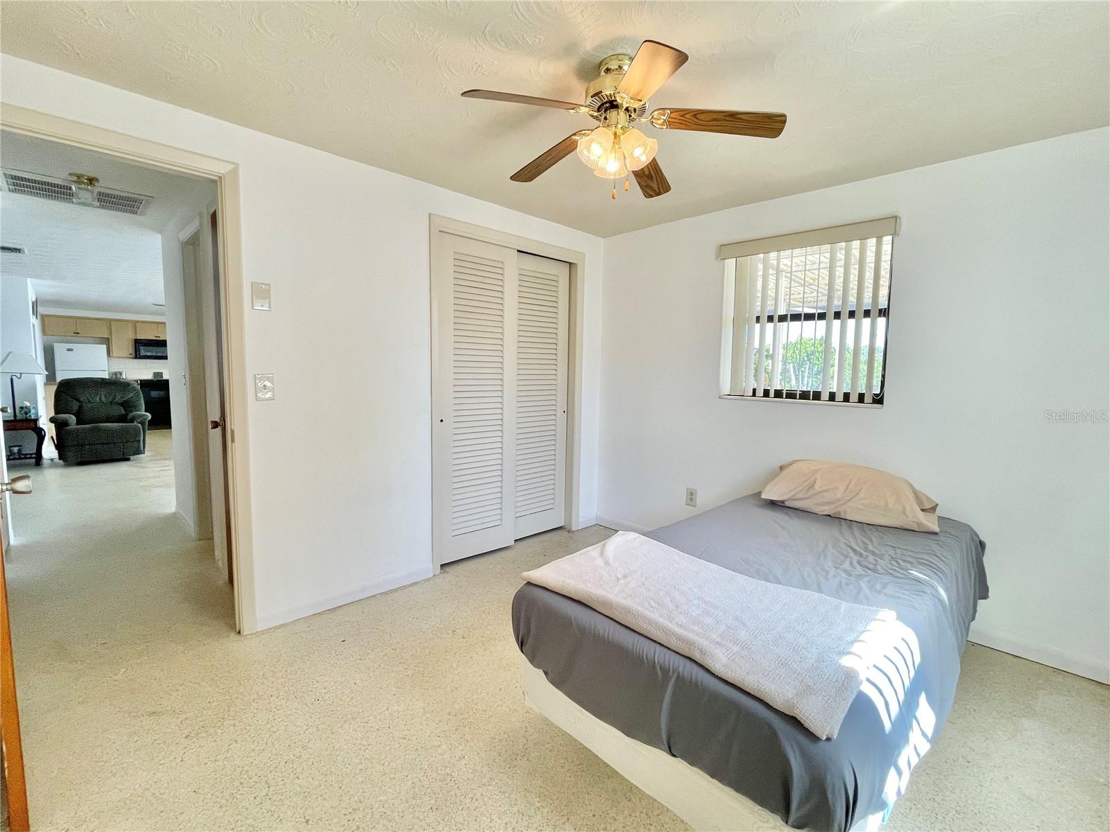 Listing photo id 13 for 4333 Baden Drive
