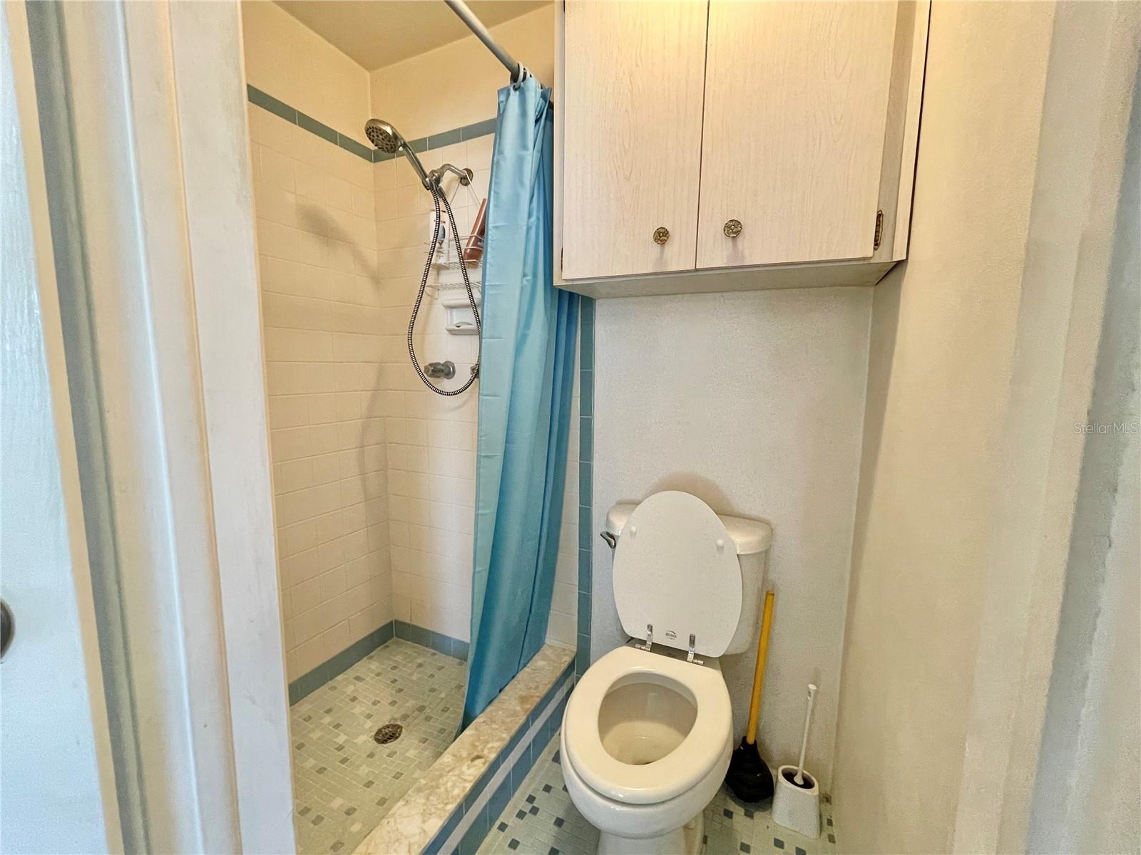 Listing photo id 14 for 4333 Baden Drive