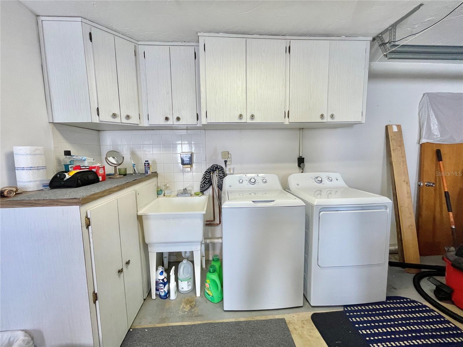 Listing photo id 15 for 4333 Baden Drive