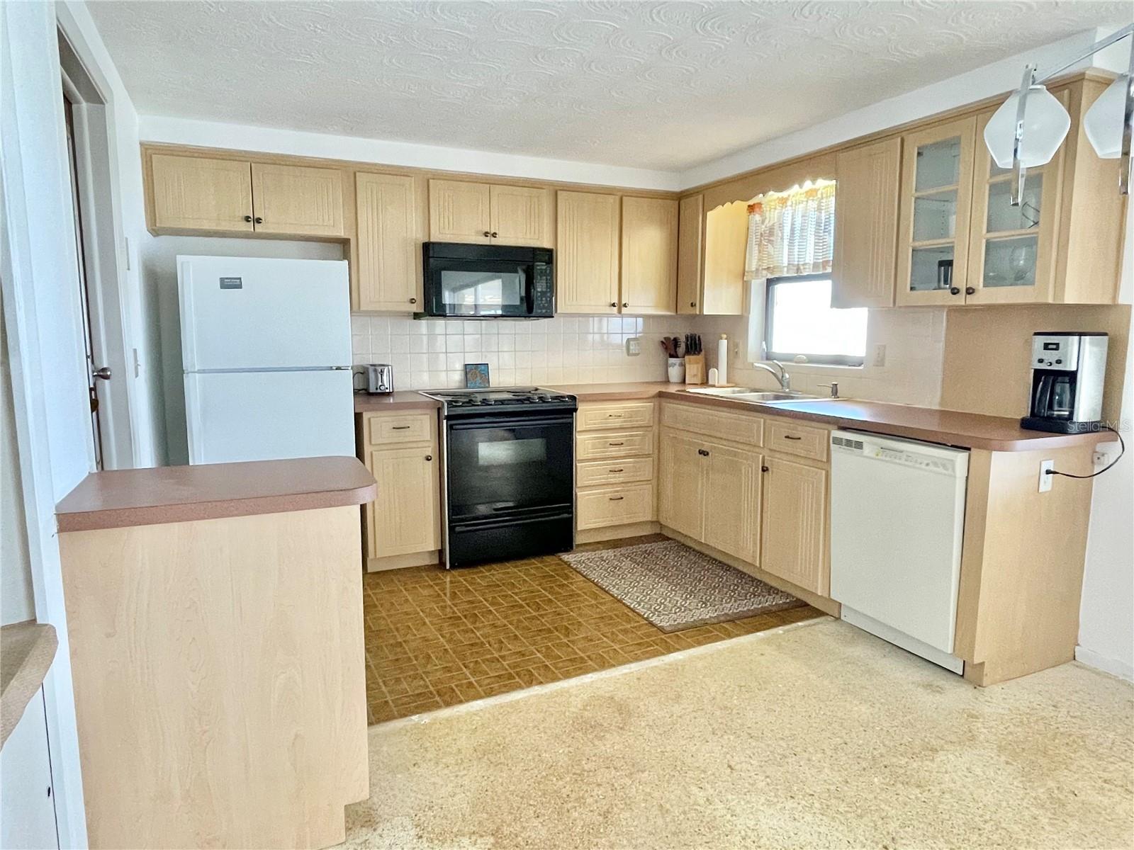Listing photo id 1 for 4333 Baden Drive