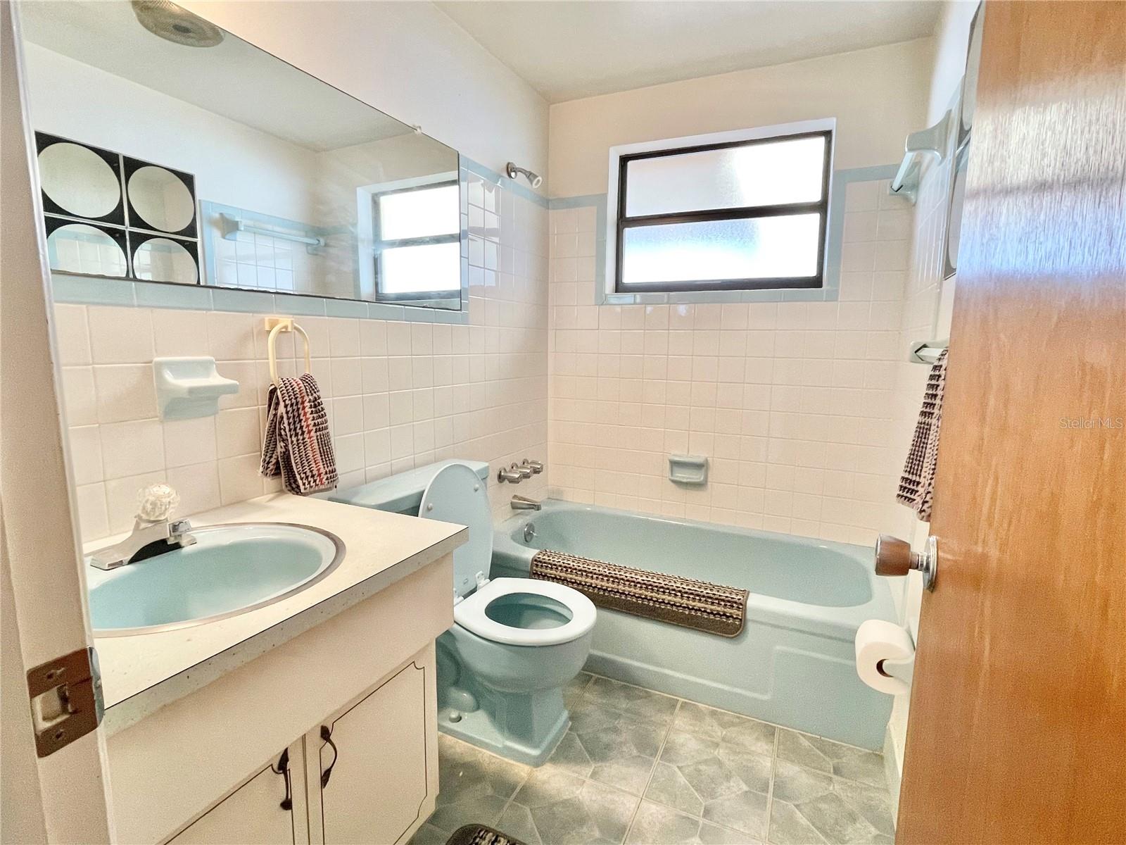Listing photo id 2 for 4333 Baden Drive
