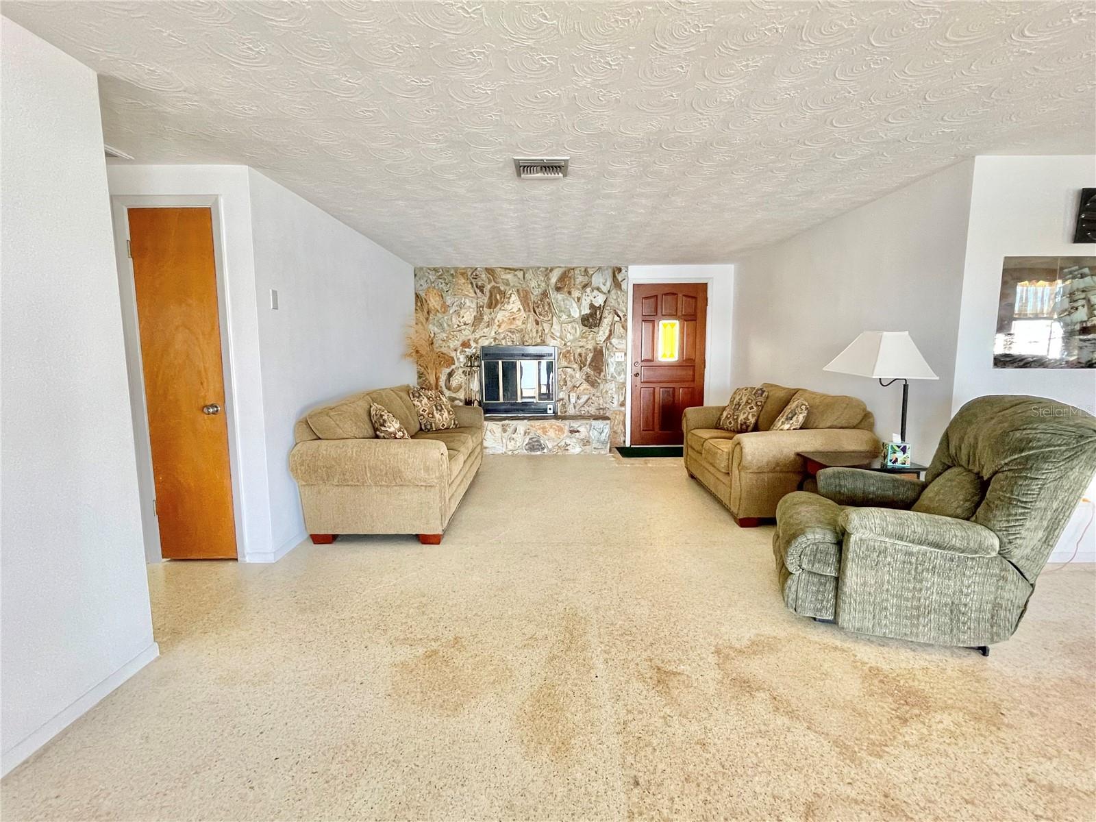 Listing photo id 6 for 4333 Baden Drive