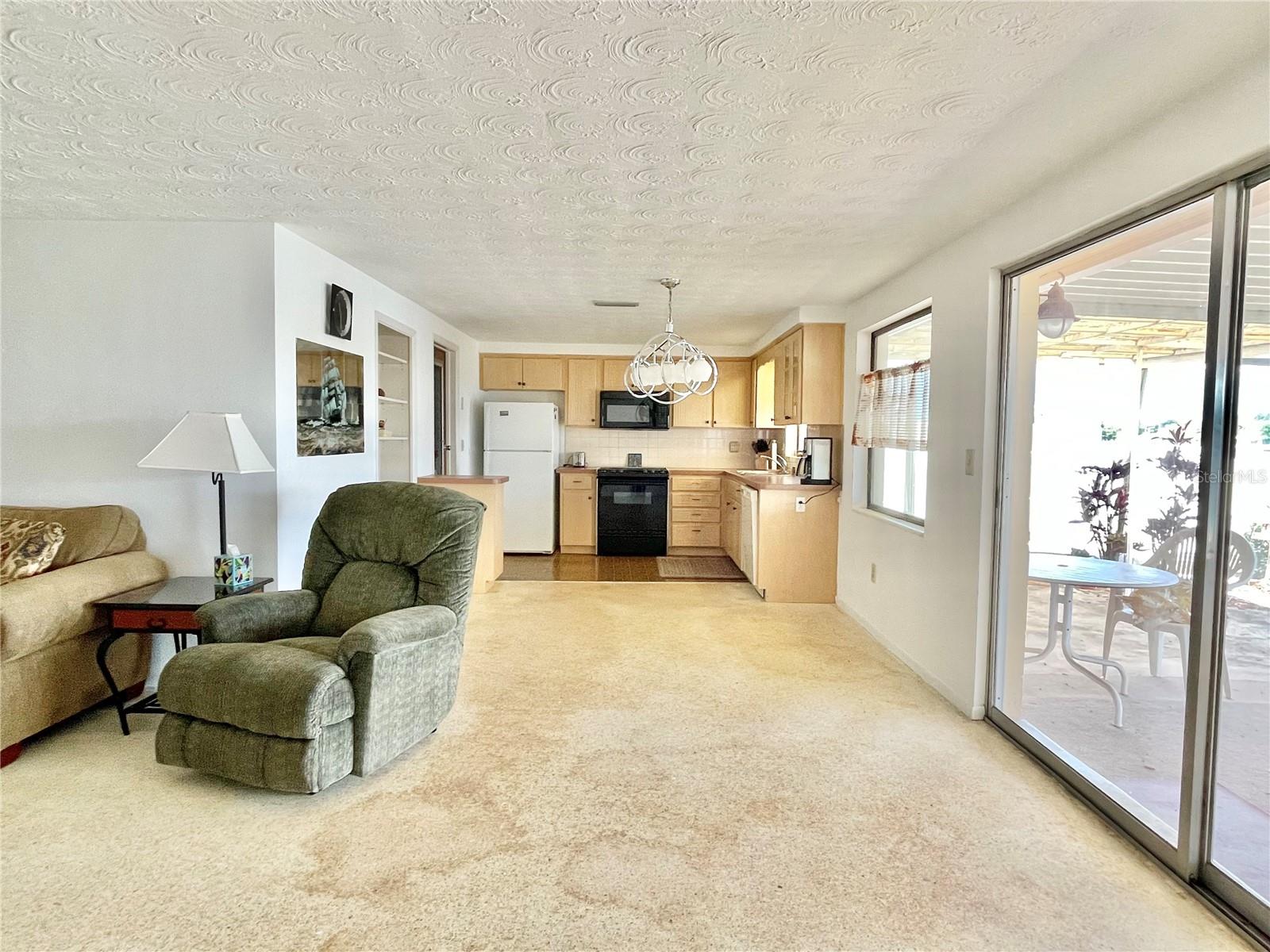 Listing photo id 7 for 4333 Baden Drive