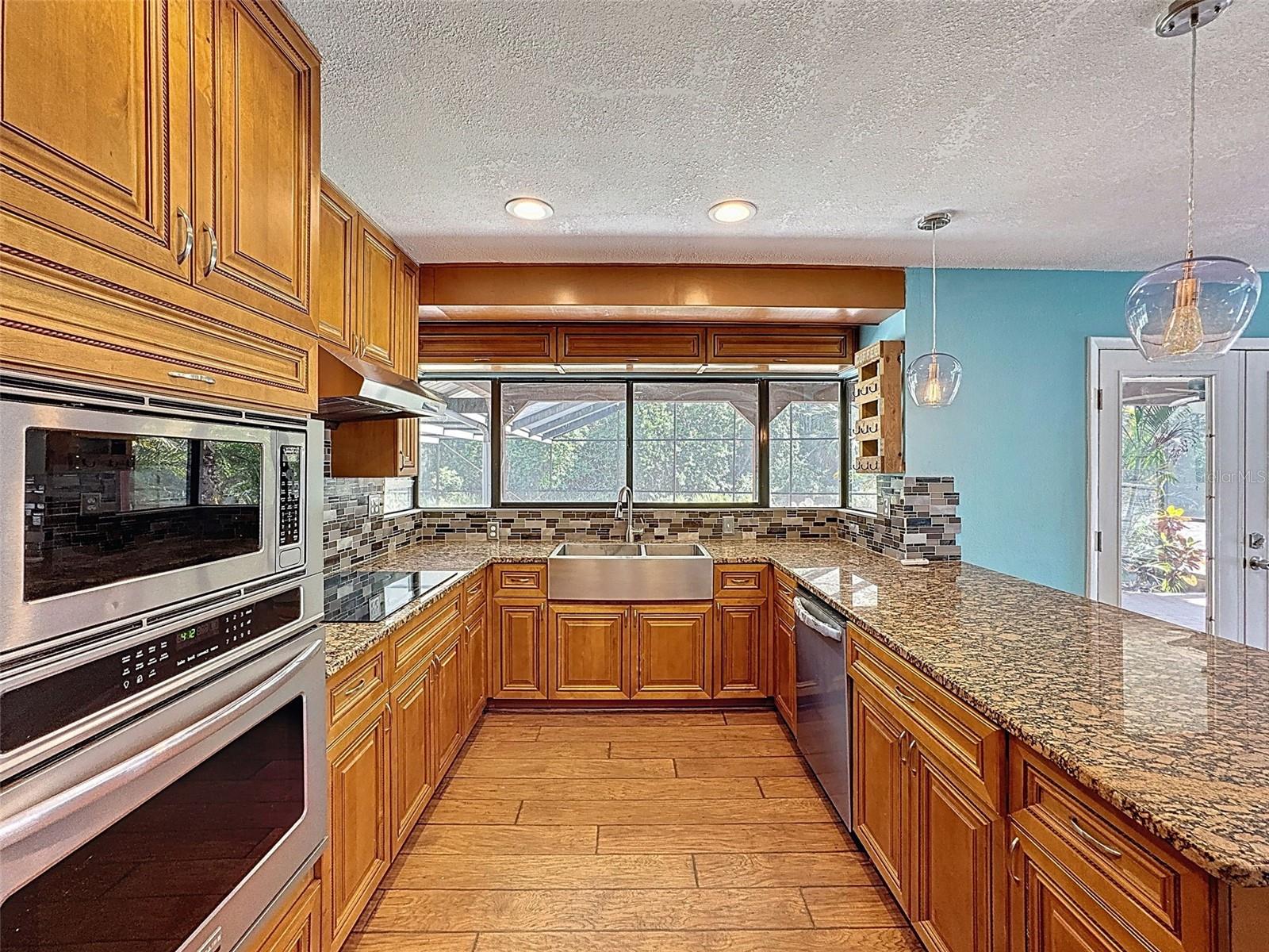 Image 31 of 100 For 10228 Beechcraft Street
