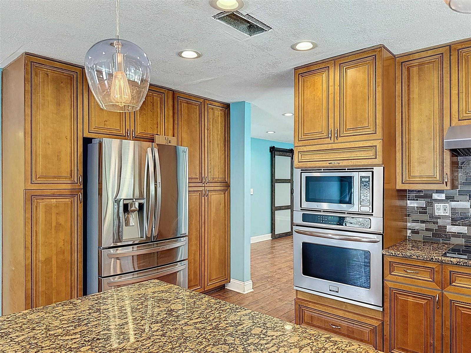 Image 37 of 100 For 10228 Beechcraft Street