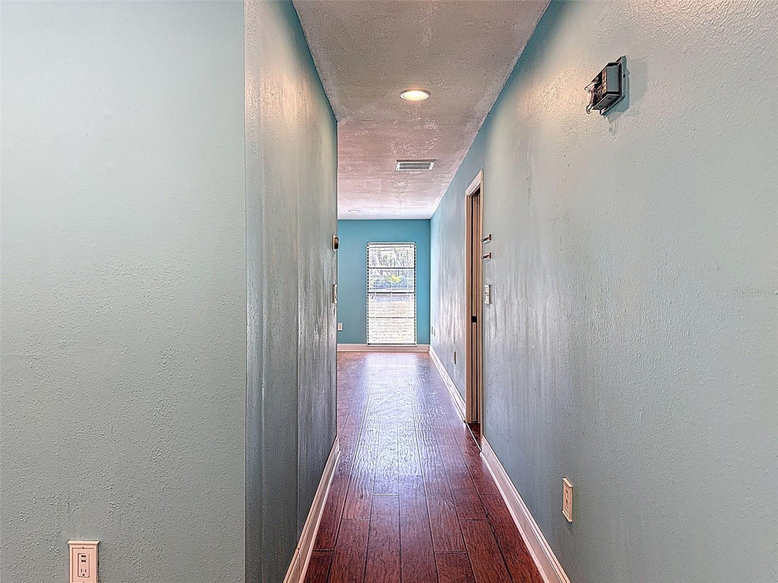 Image 49 of 100 For 10228 Beechcraft Street