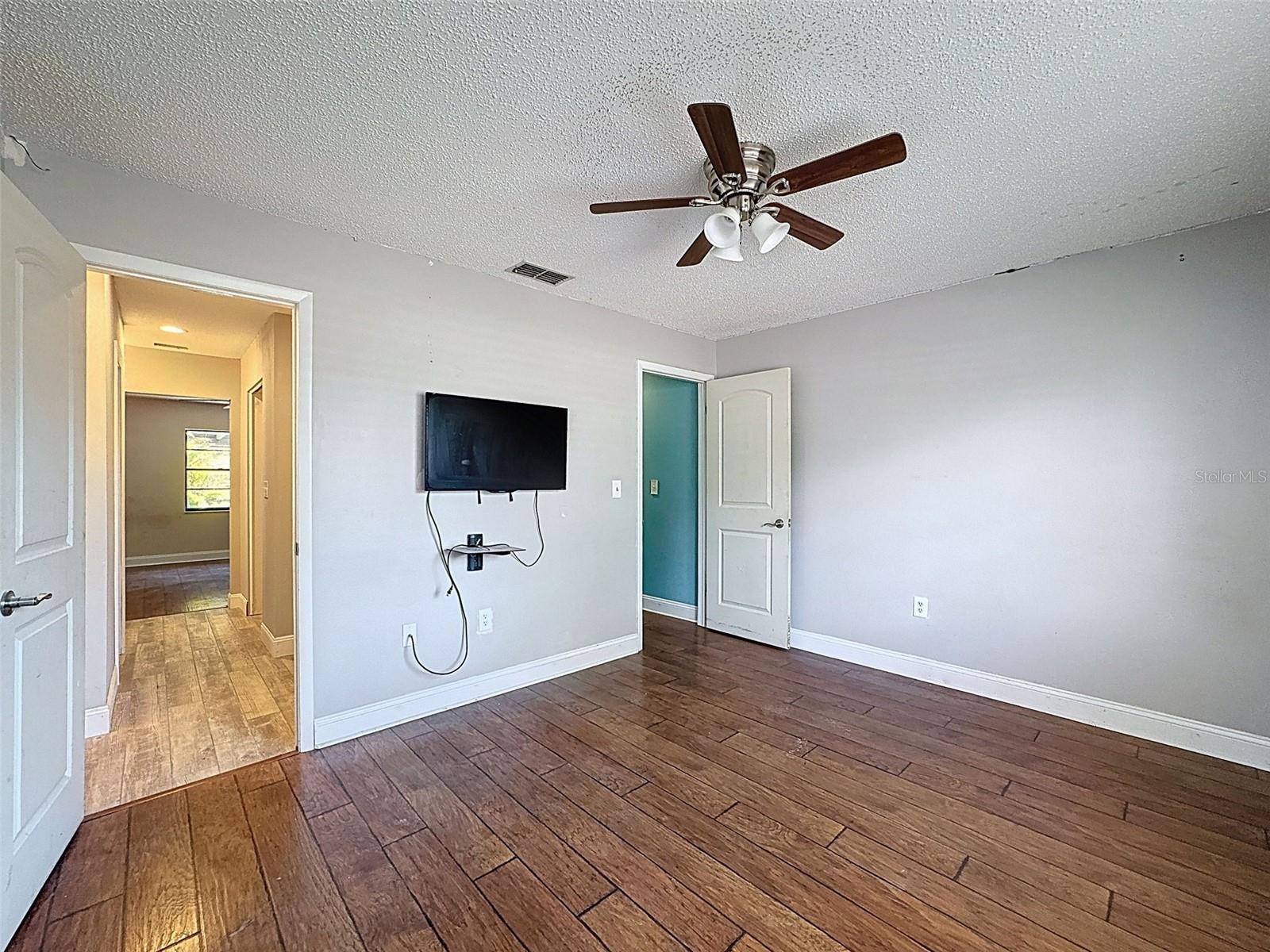 Image 66 of 100 For 10228 Beechcraft Street