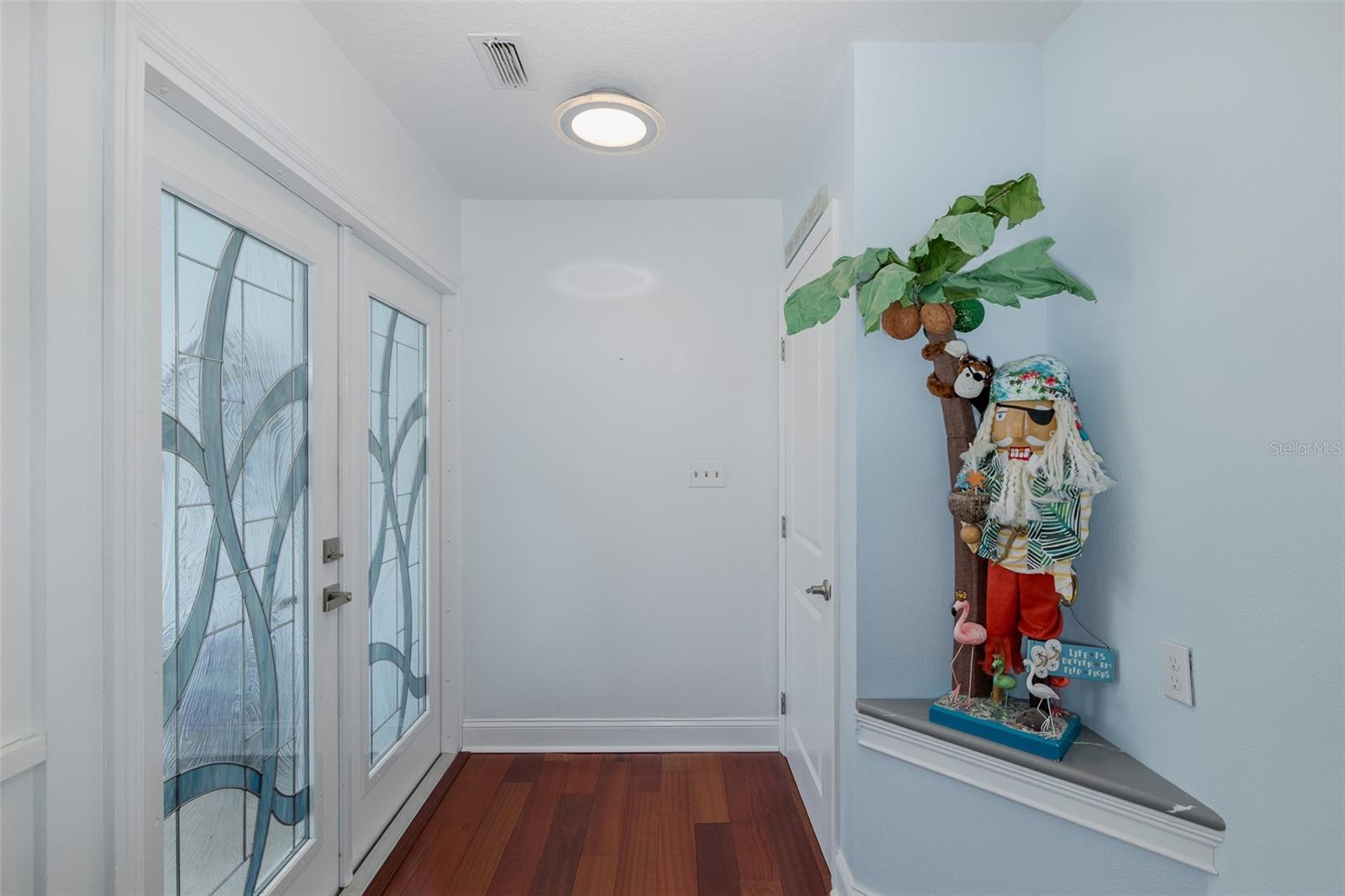 Image 15 of 58 For 5040 Waterside Drive