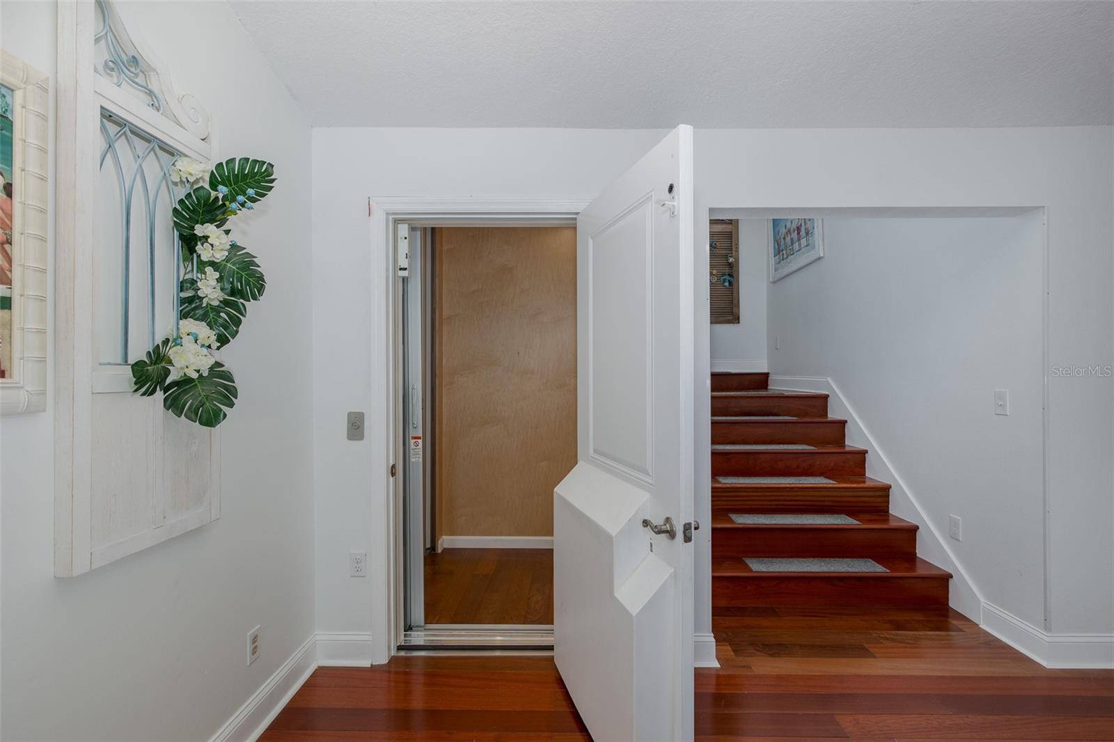 Image 31 of 58 For 5040 Waterside Drive