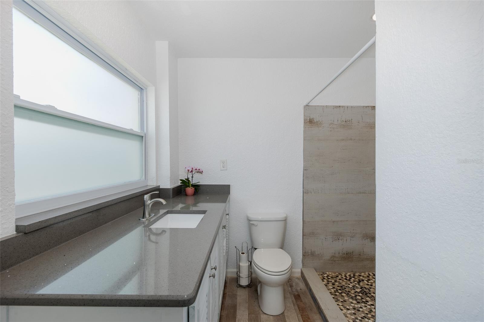 Image 41 of 58 For 5040 Waterside Drive