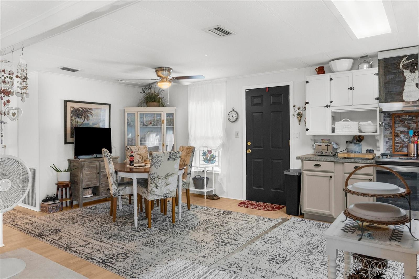 Listing photo id 8 for 7392 Highpoint Boulevard