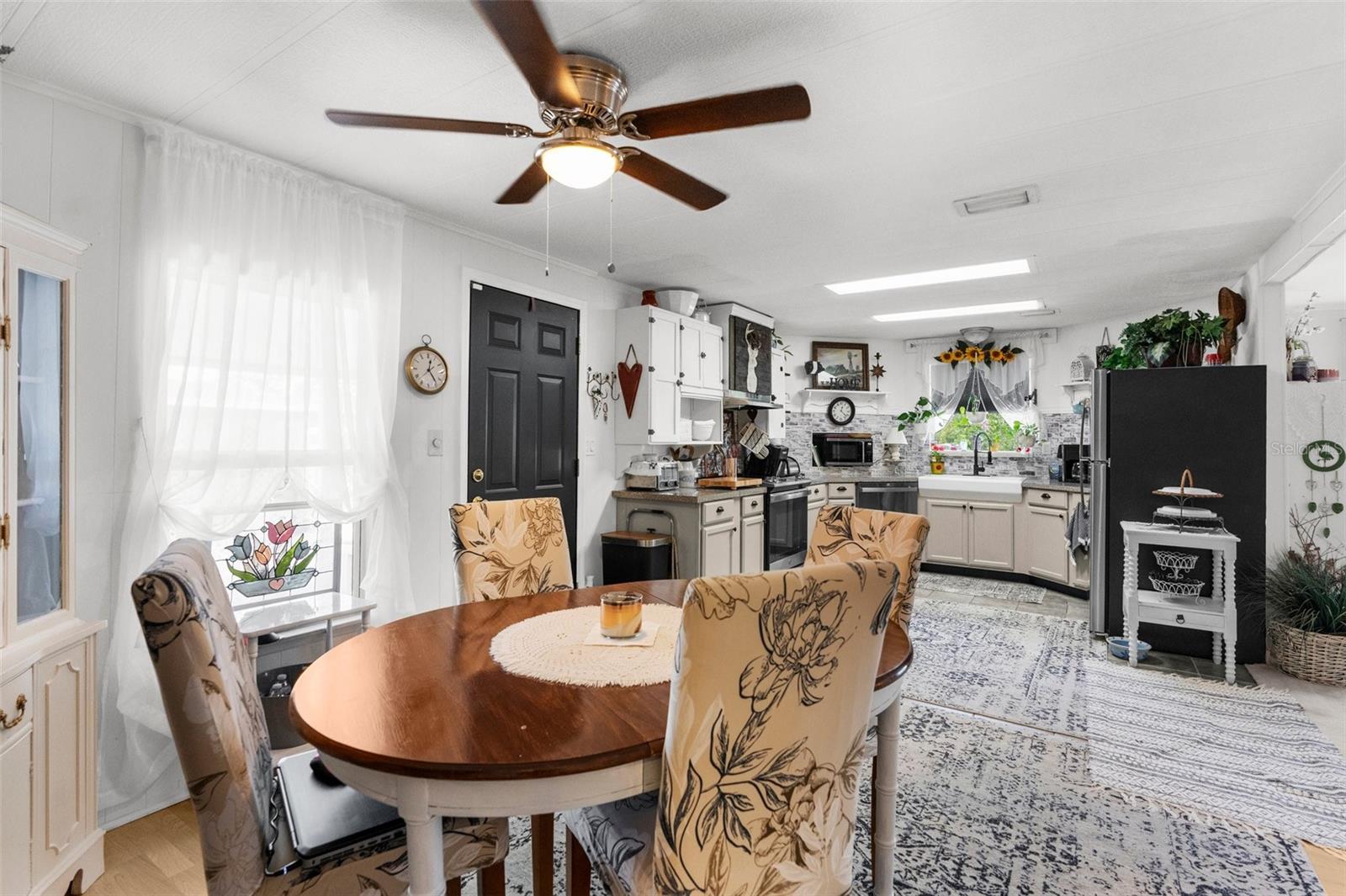 Listing photo id 9 for 7392 Highpoint Boulevard