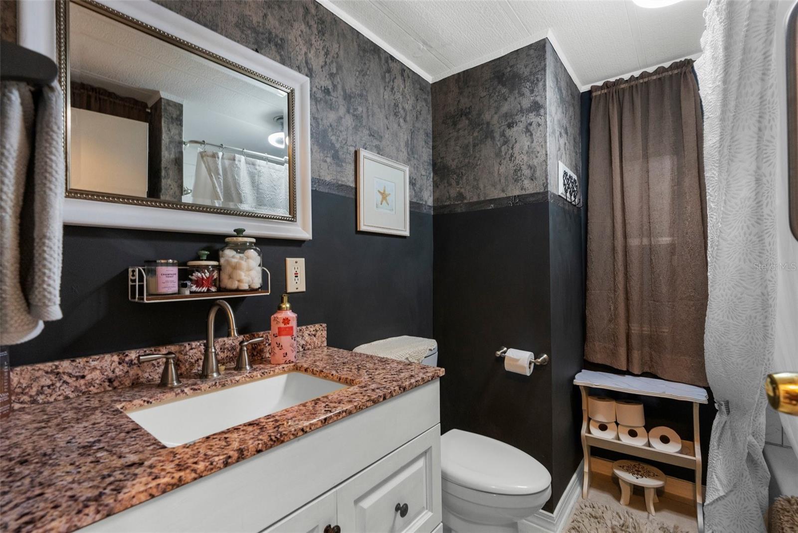 Listing photo id 10 for 7392 Highpoint Boulevard