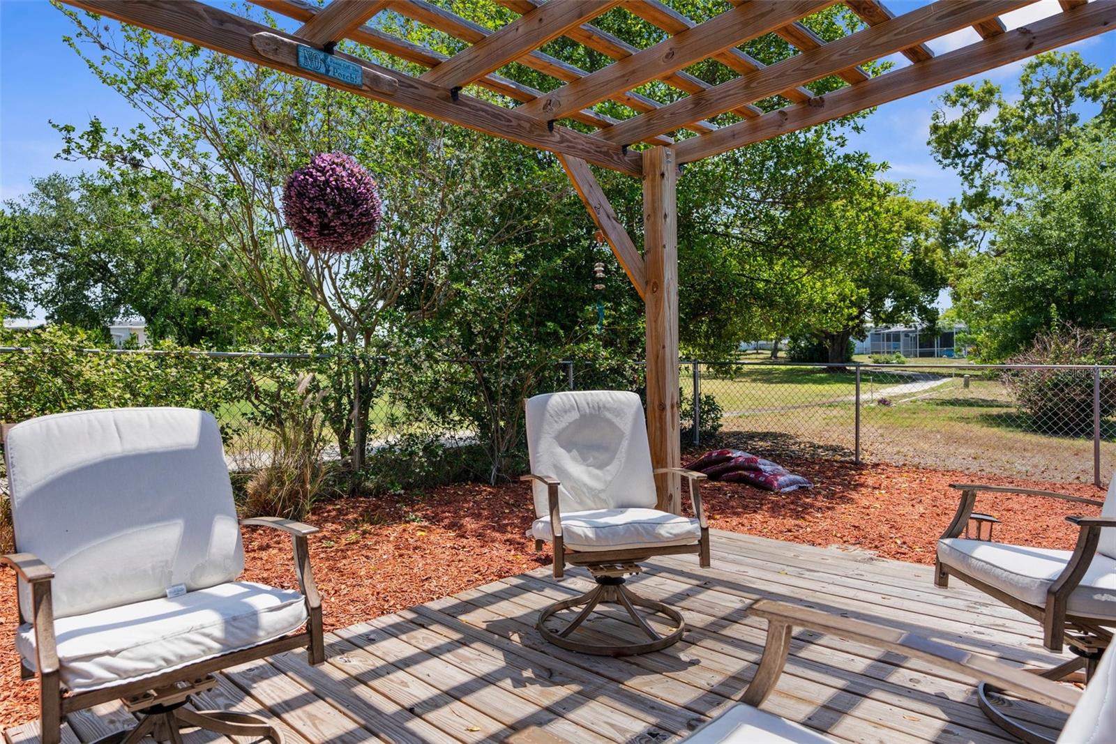 Listing photo id 11 for 7392 Highpoint Boulevard