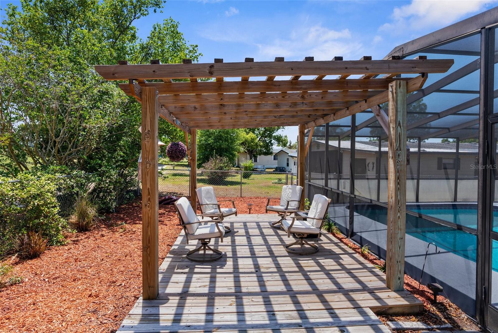 Listing photo id 13 for 7392 Highpoint Boulevard
