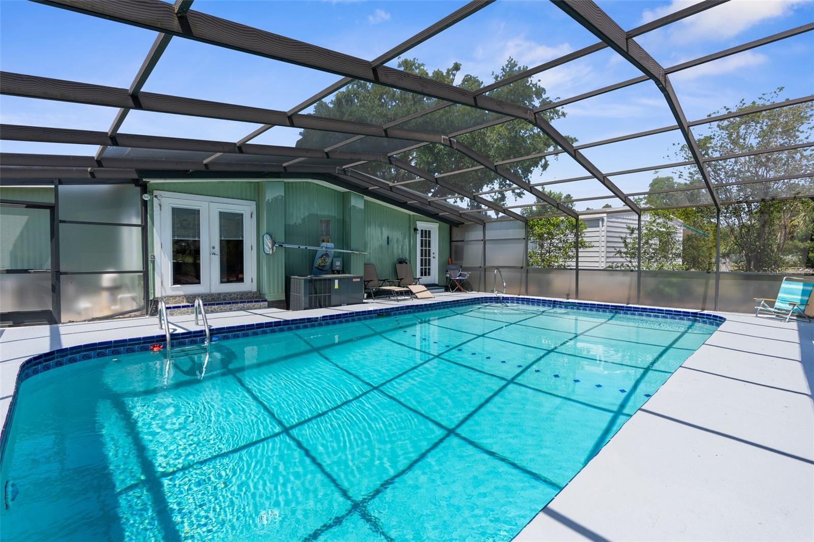 Listing photo id 15 for 7392 Highpoint Boulevard