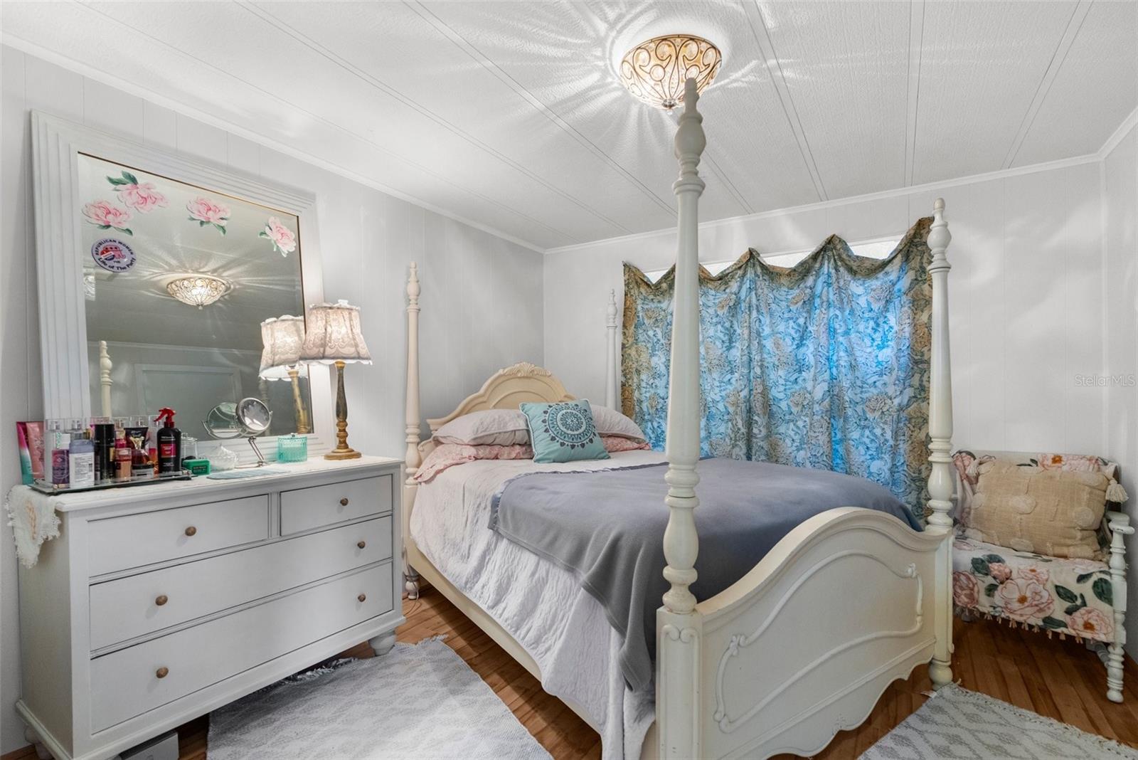 Listing photo id 19 for 7392 Highpoint Boulevard