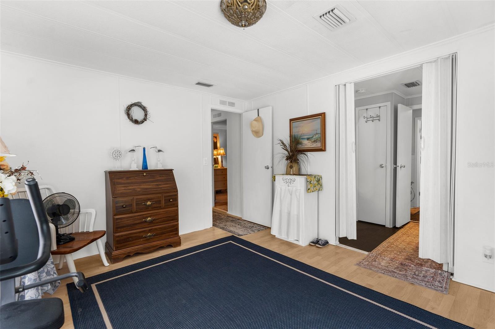 Listing photo id 23 for 7392 Highpoint Boulevard