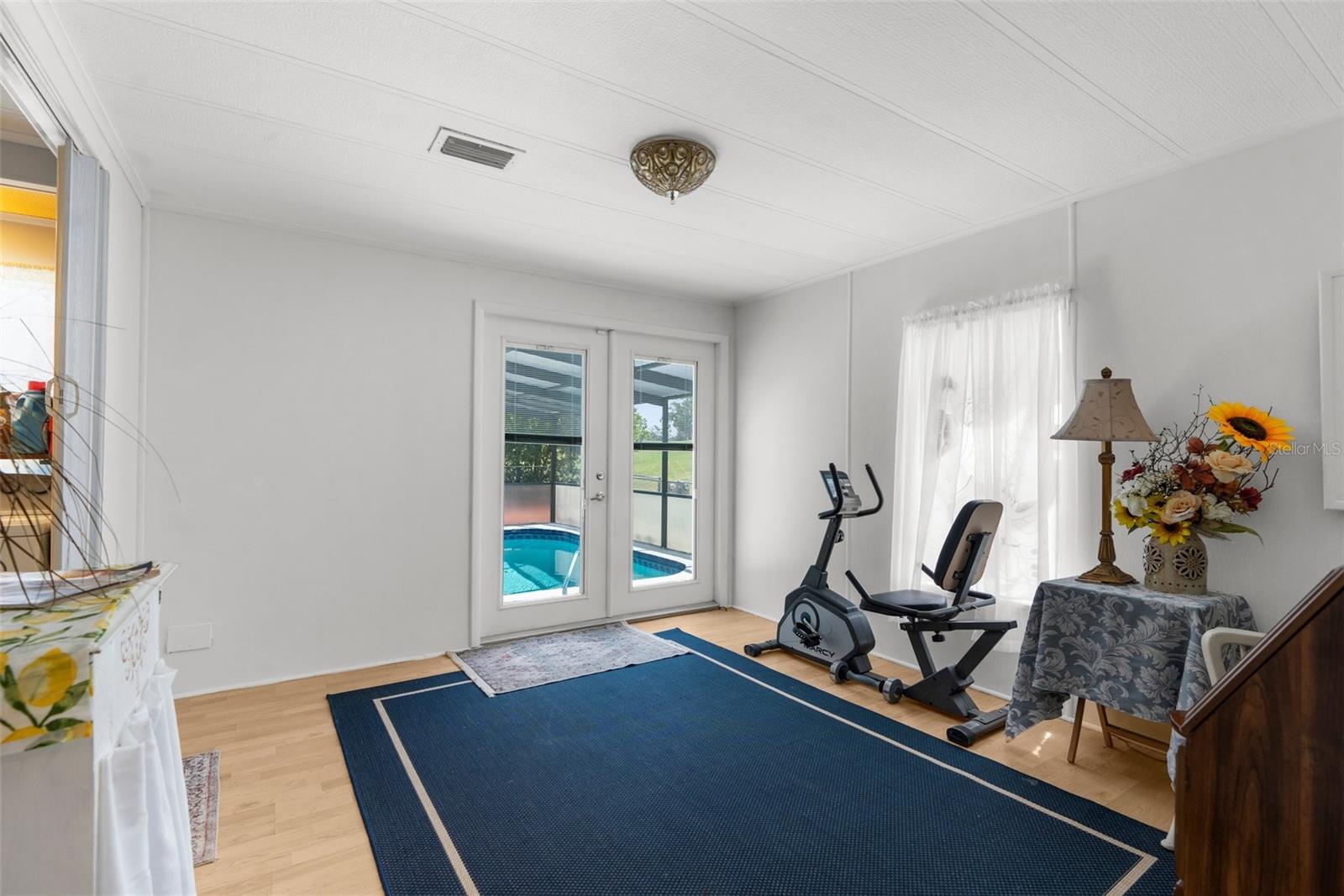 Listing photo id 29 for 7392 Highpoint Boulevard