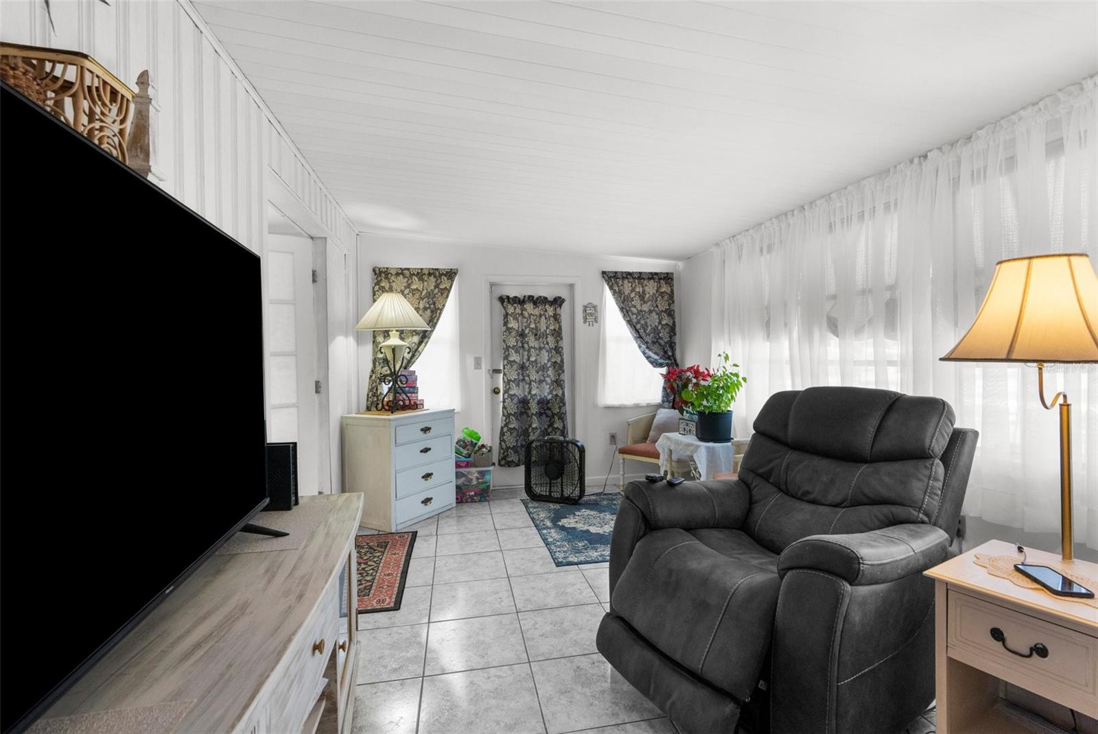 Listing photo id 32 for 7392 Highpoint Boulevard