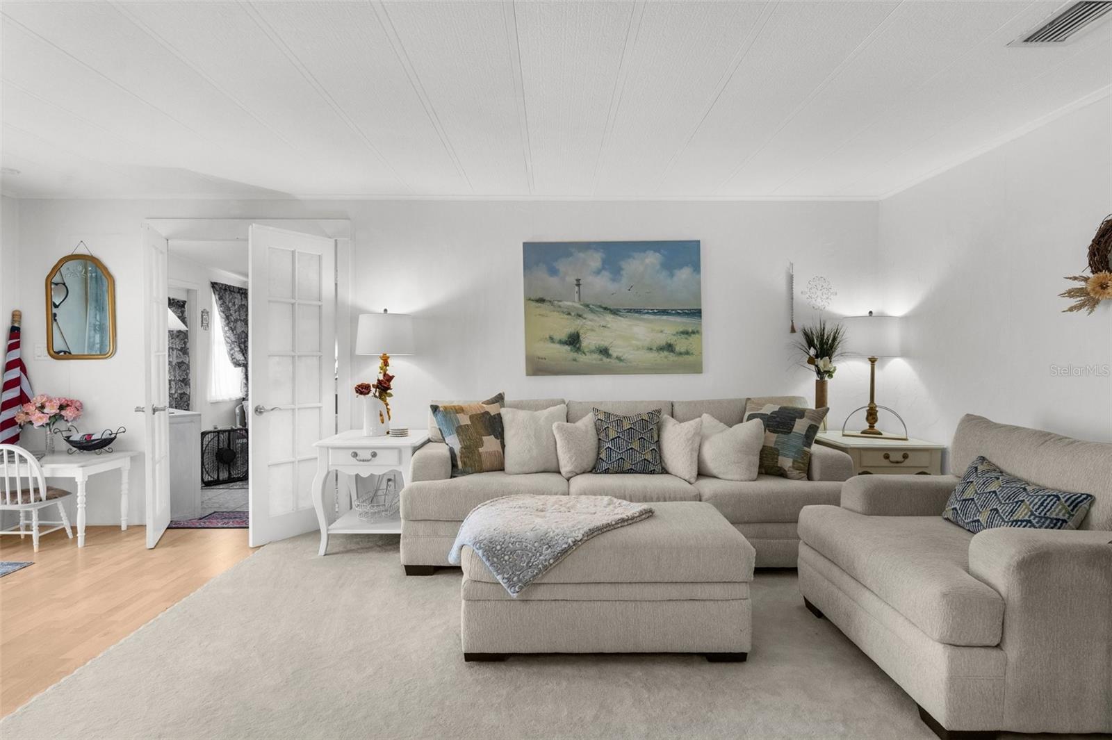 Listing photo id 2 for 7392 Highpoint Boulevard