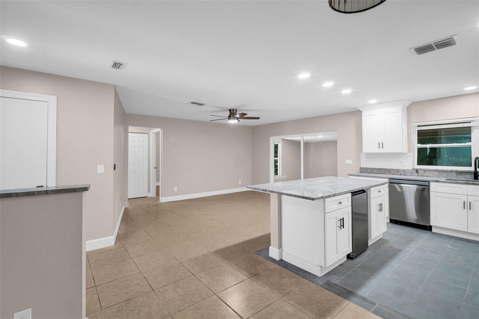 Image 15 of 54 For 2660 Orangewood Court