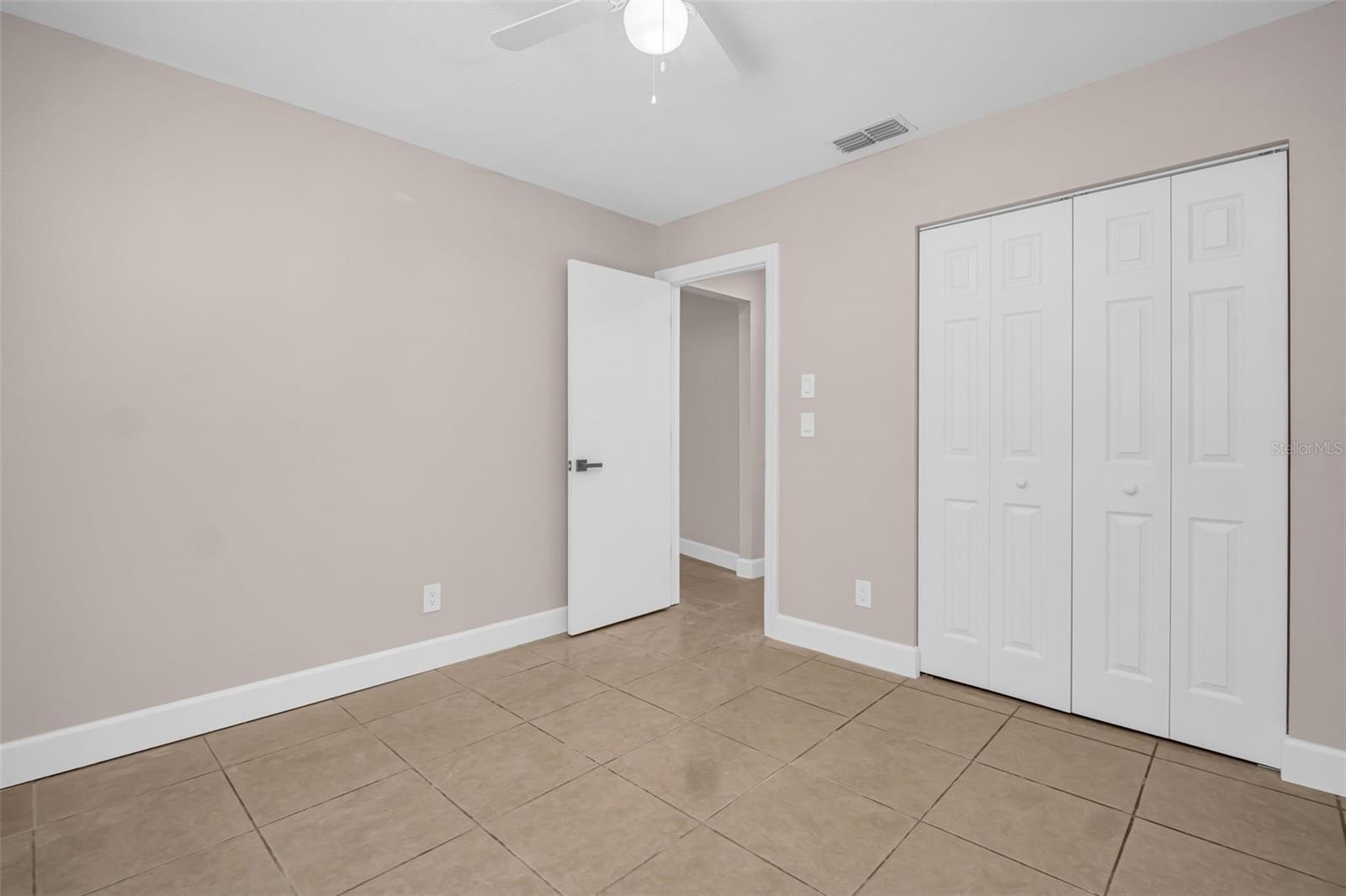Image 23 of 54 For 2660 Orangewood Court