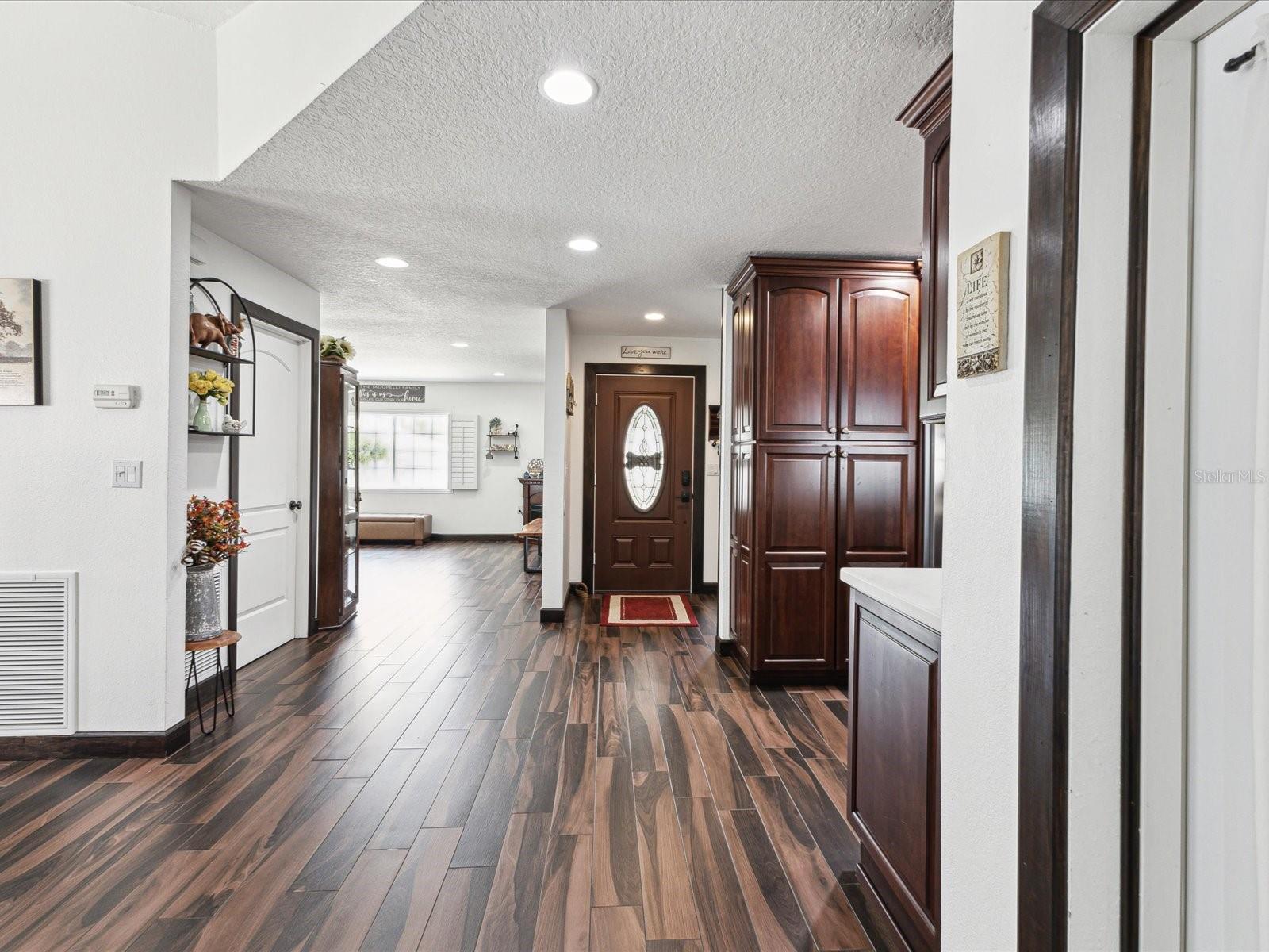 Listing photo id 9 for 13052 Drysdale Street