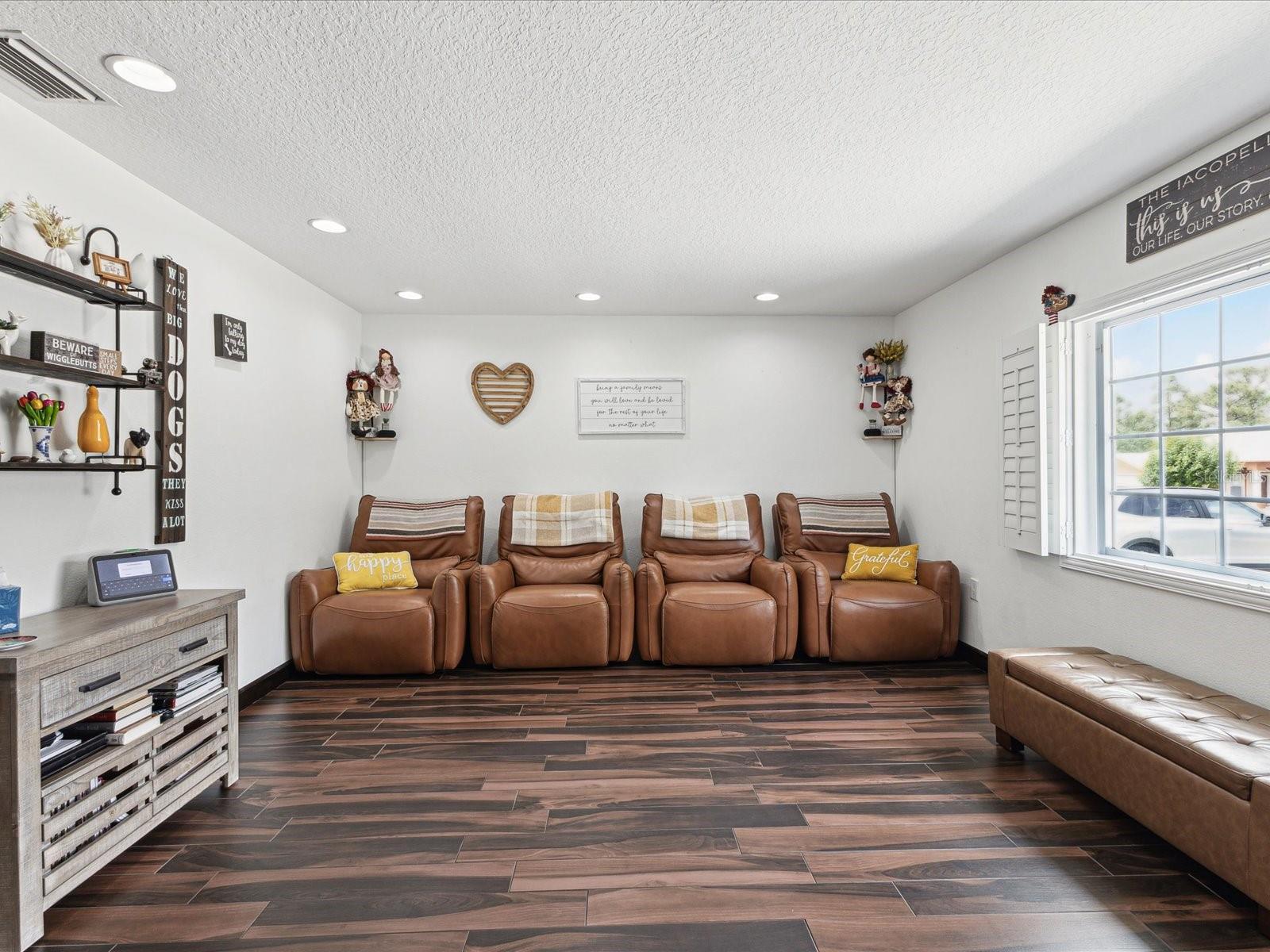 Listing photo id 12 for 13052 Drysdale Street