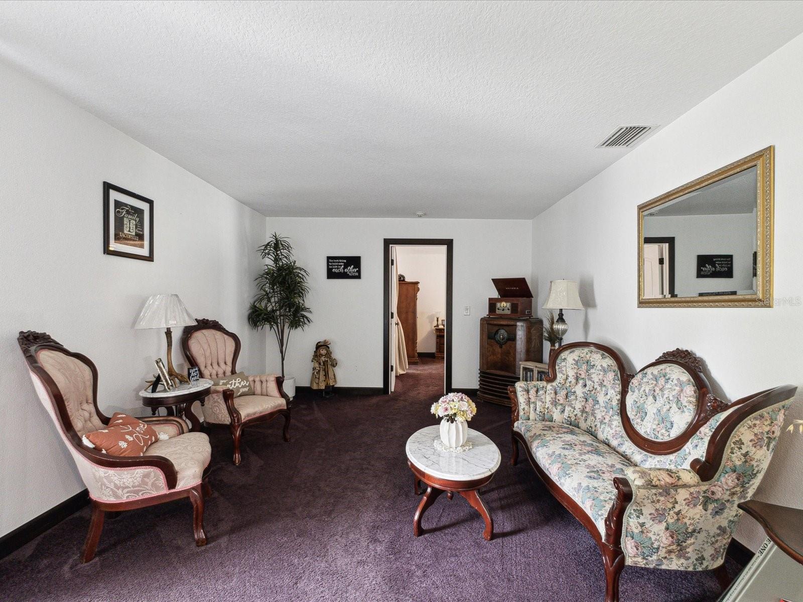 Listing photo id 14 for 13052 Drysdale Street