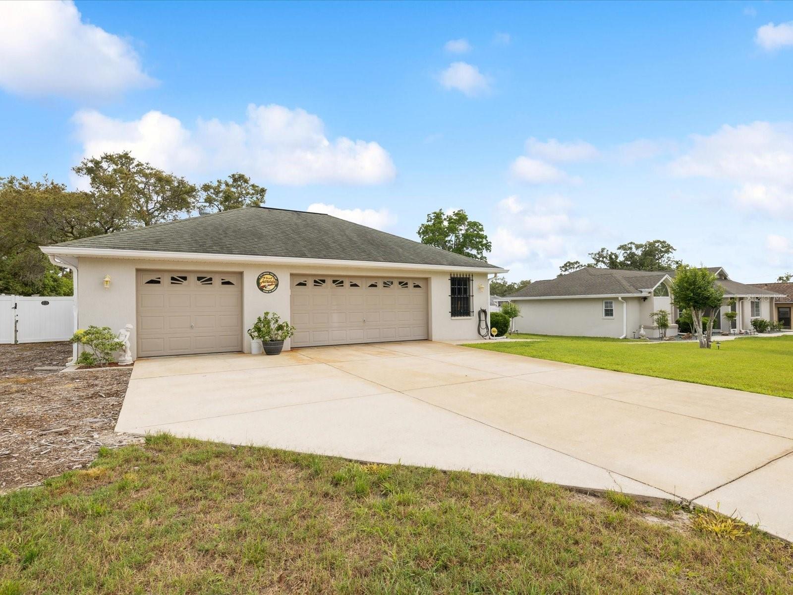 Listing photo id 0 for 13052 Drysdale Street