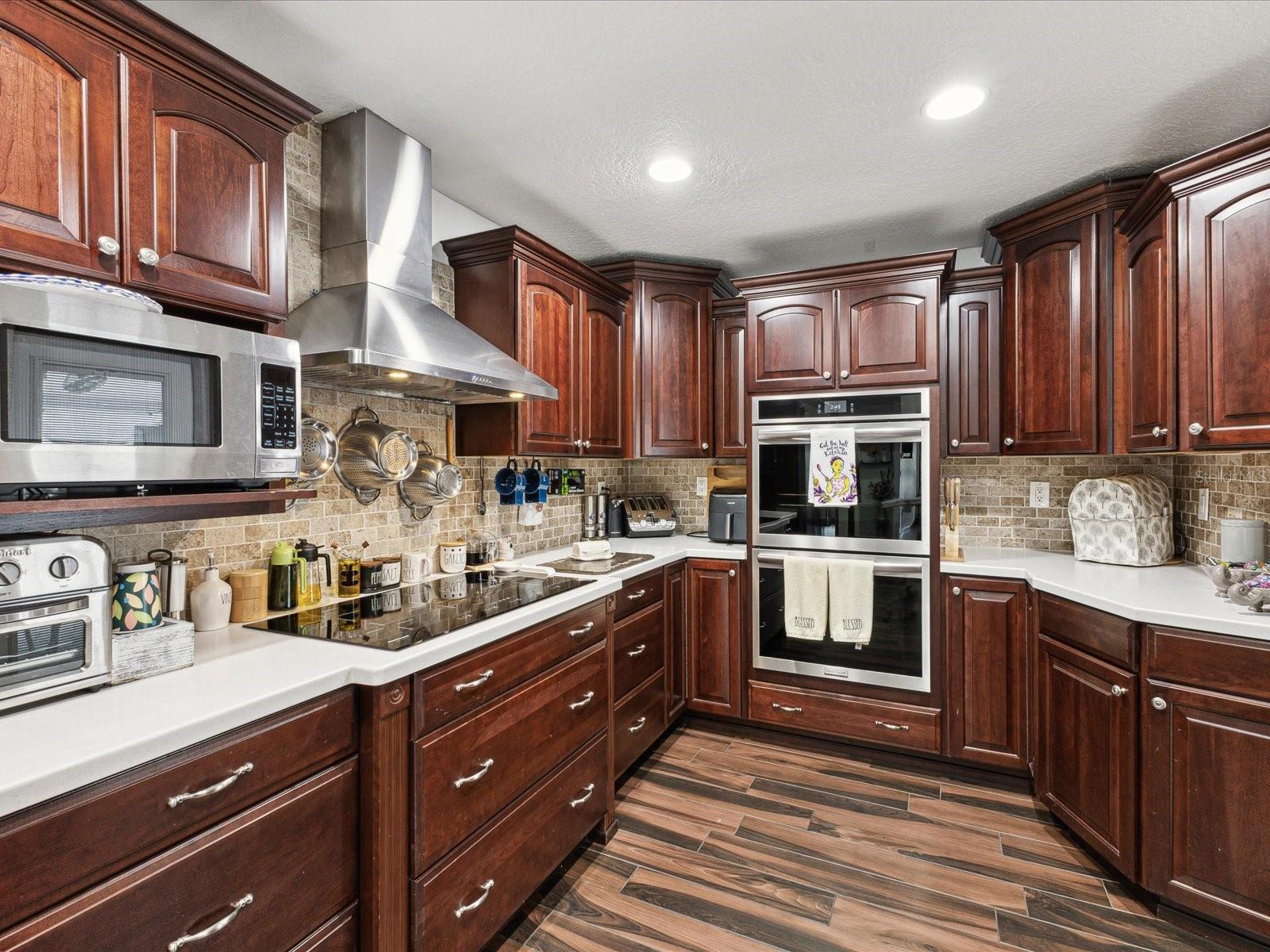 Listing photo id 23 for 13052 Drysdale Street