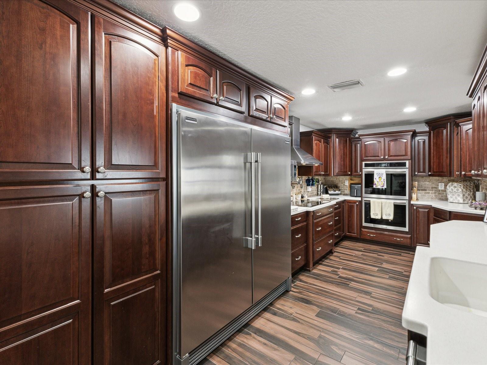 Listing photo id 27 for 13052 Drysdale Street