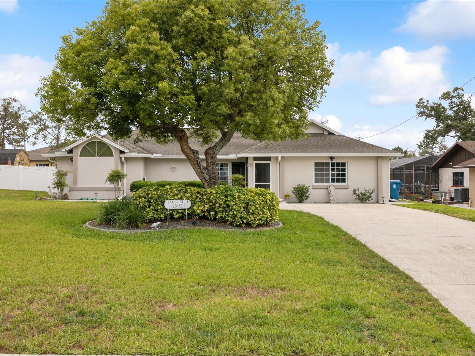 Listing photo id 1 for 13052 Drysdale Street