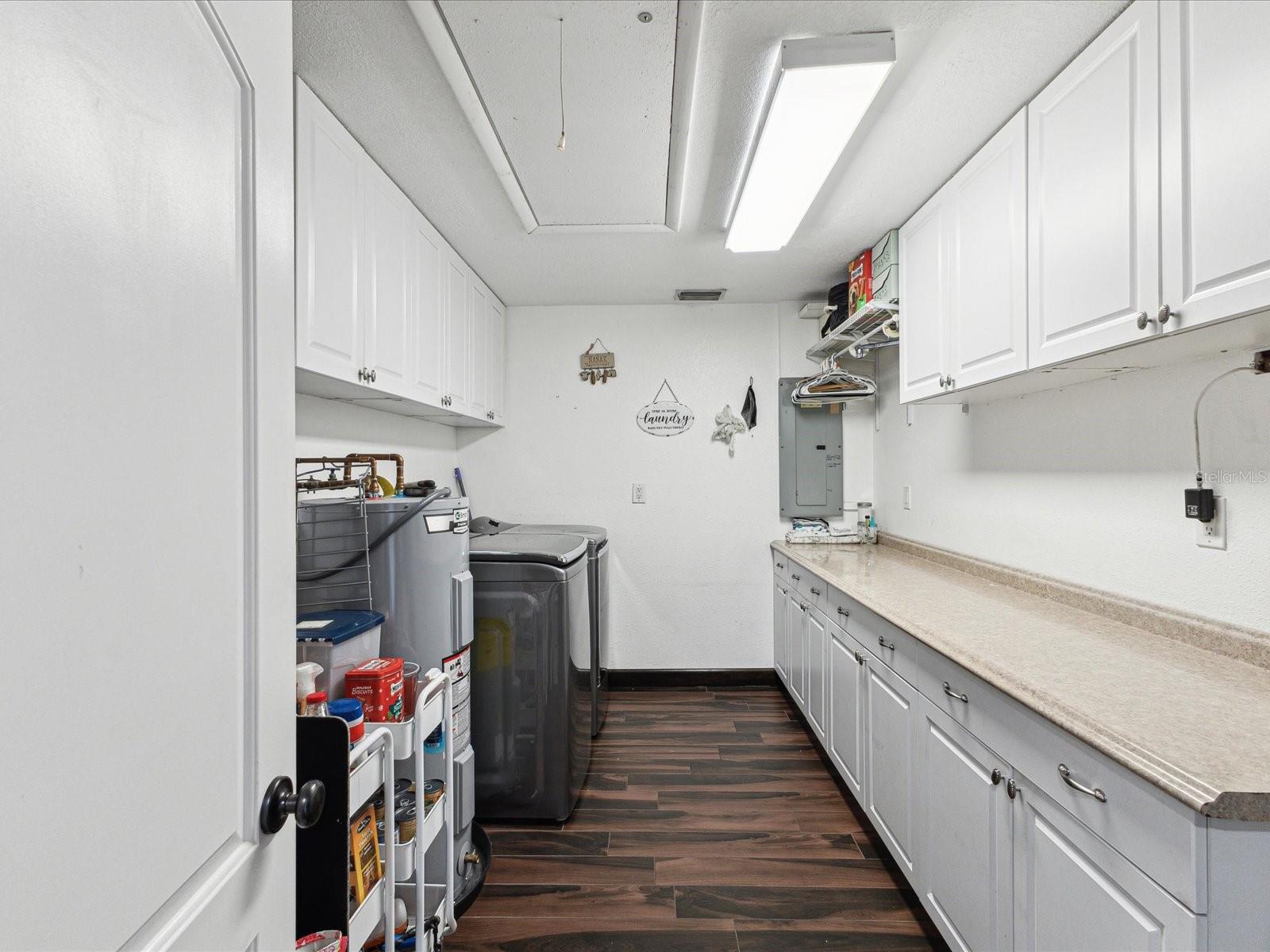 Listing photo id 31 for 13052 Drysdale Street