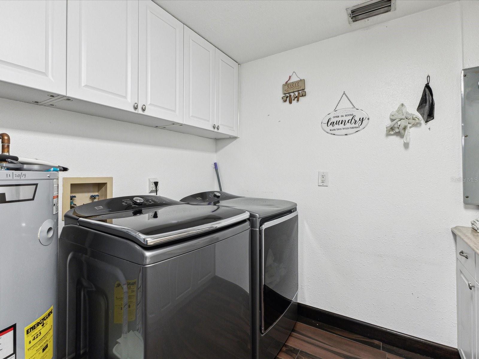 Listing photo id 32 for 13052 Drysdale Street