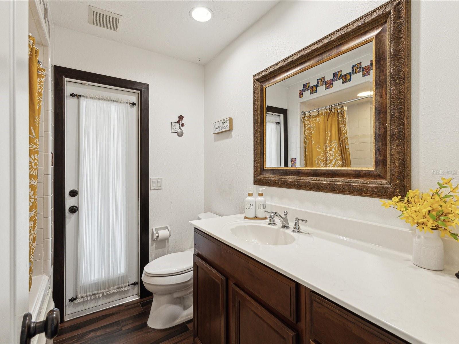 Listing photo id 33 for 13052 Drysdale Street