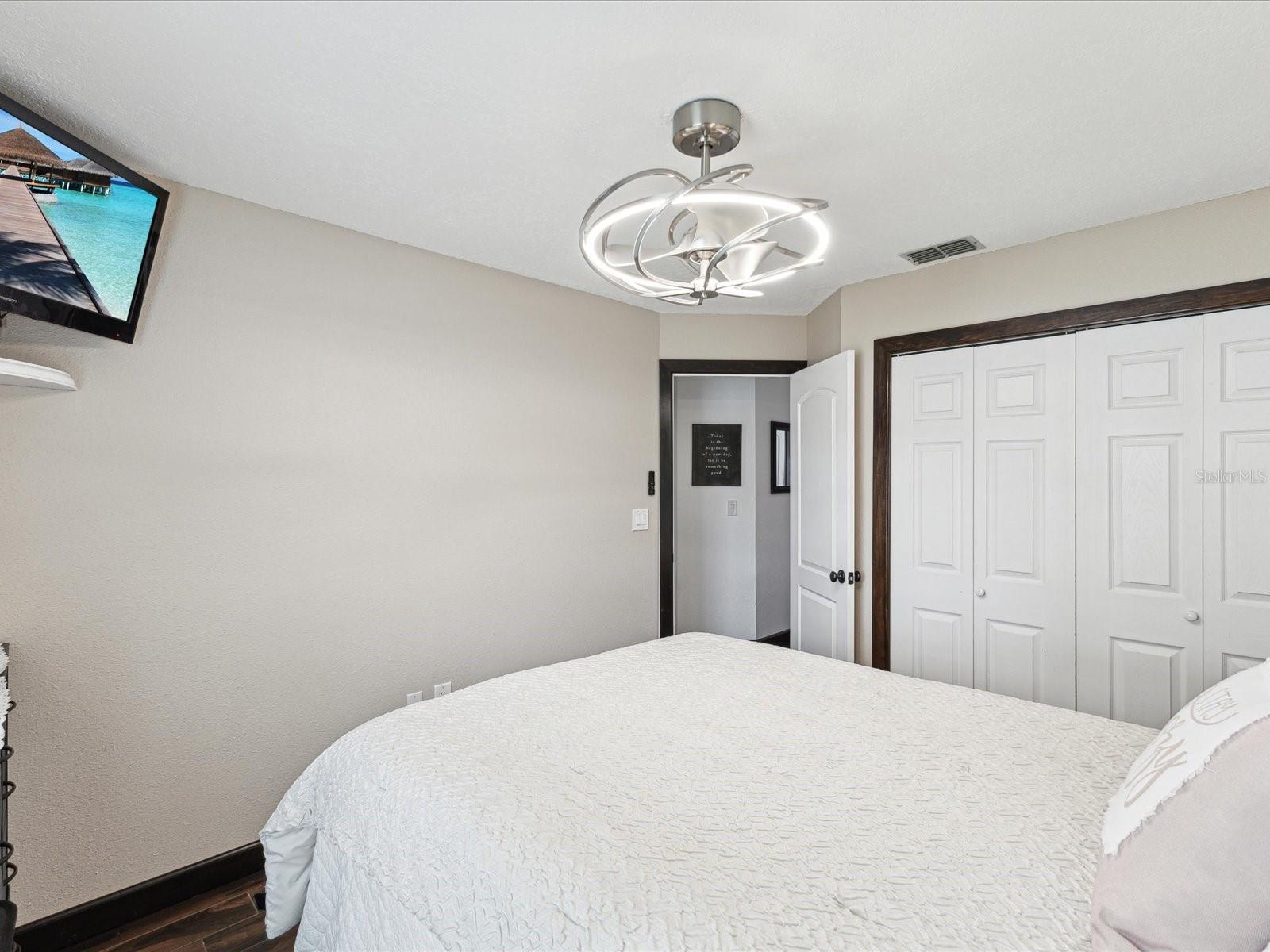 Listing photo id 36 for 13052 Drysdale Street