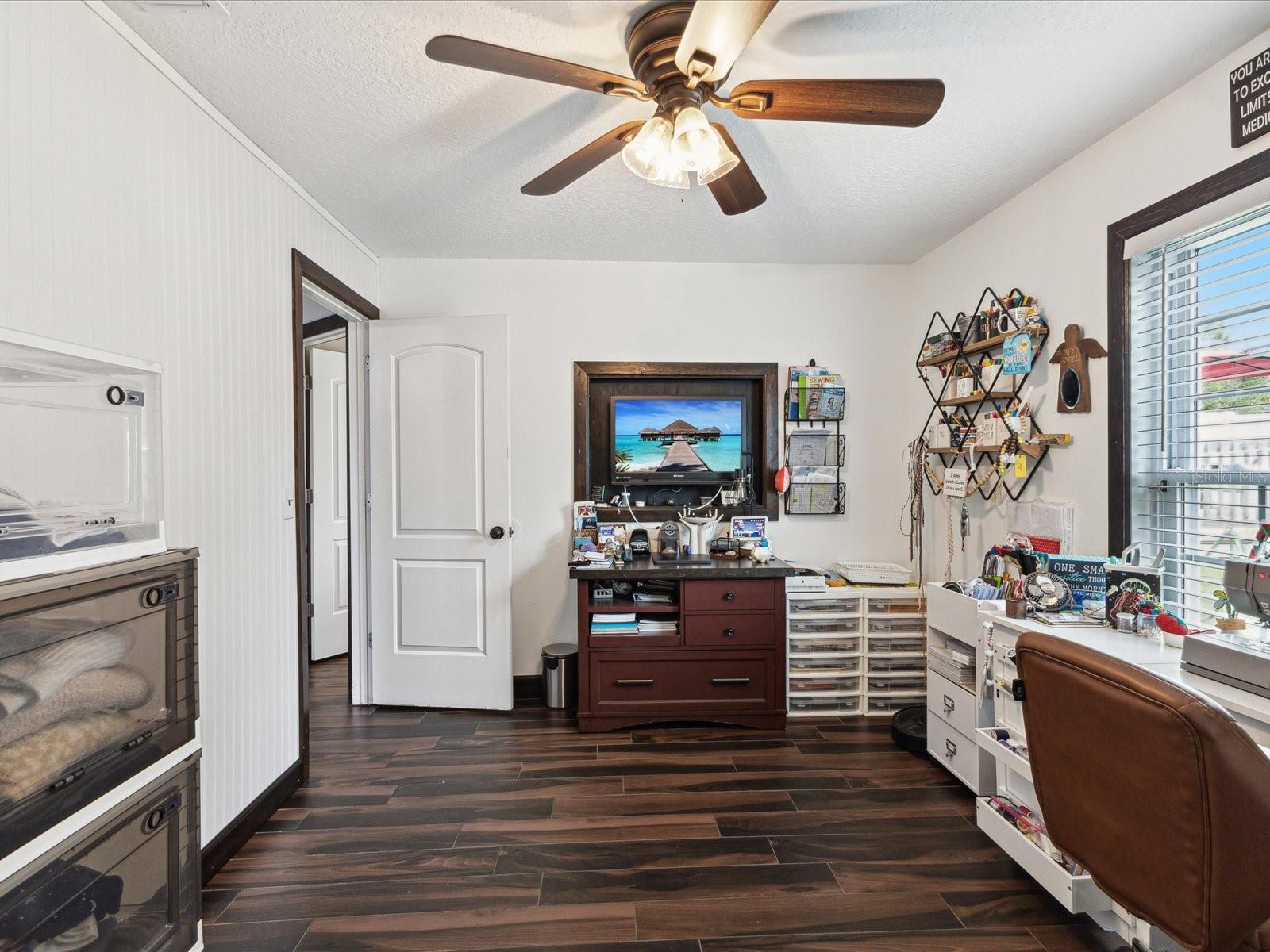 Listing photo id 38 for 13052 Drysdale Street