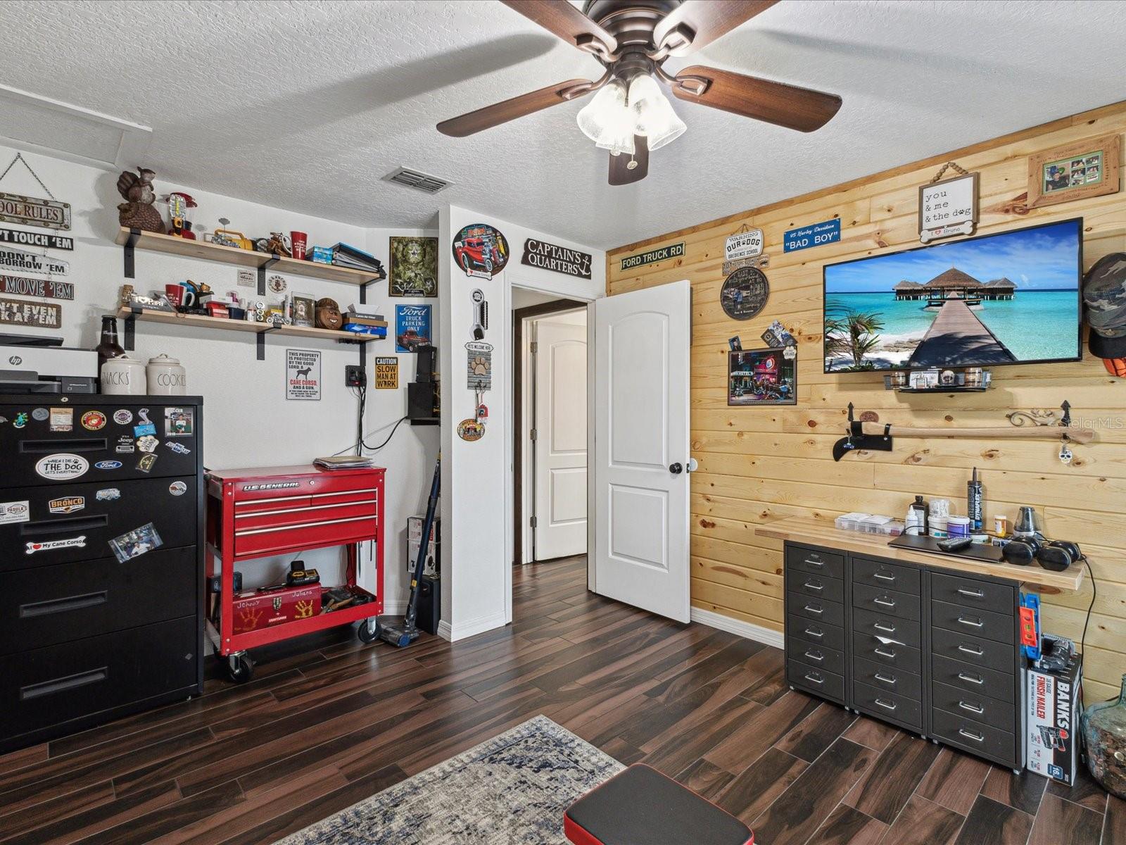 Listing photo id 40 for 13052 Drysdale Street
