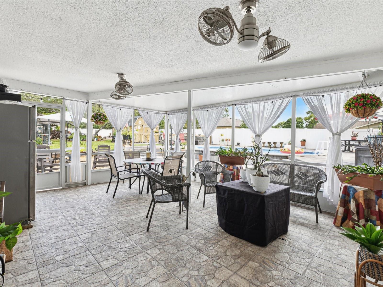 Listing photo id 41 for 13052 Drysdale Street