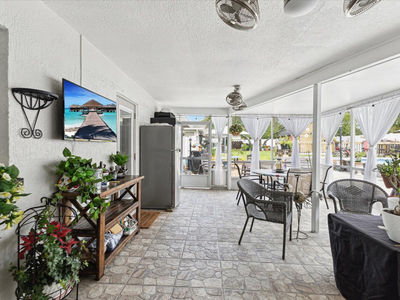 Listing photo id 42 for 13052 Drysdale Street